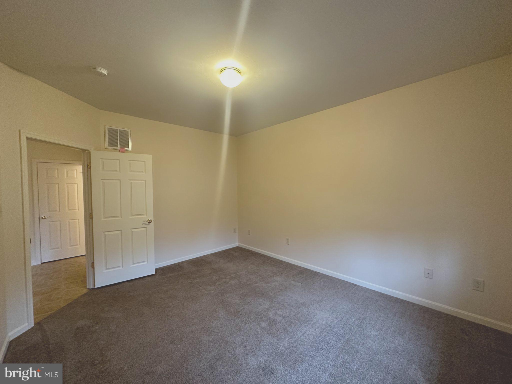 GREENWICH PARK - Residential Lease