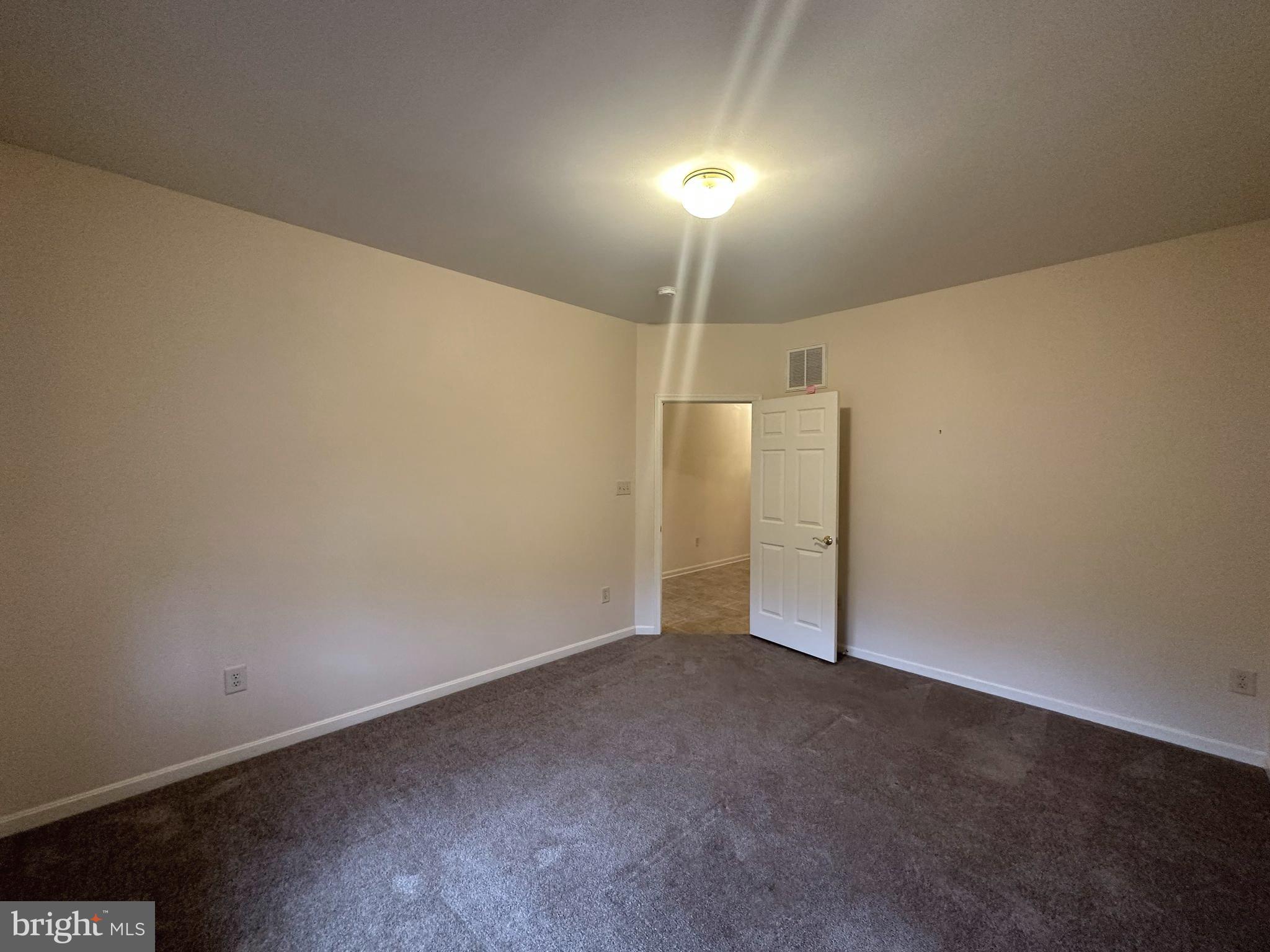 GREENWICH PARK - Residential Lease