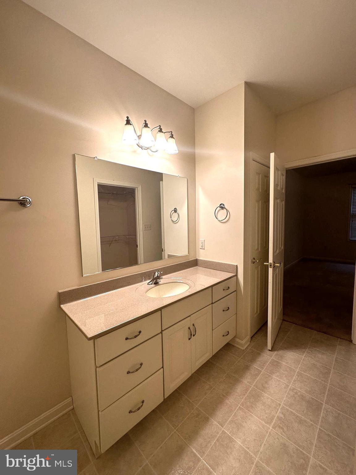 GREENWICH PARK - Residential Lease