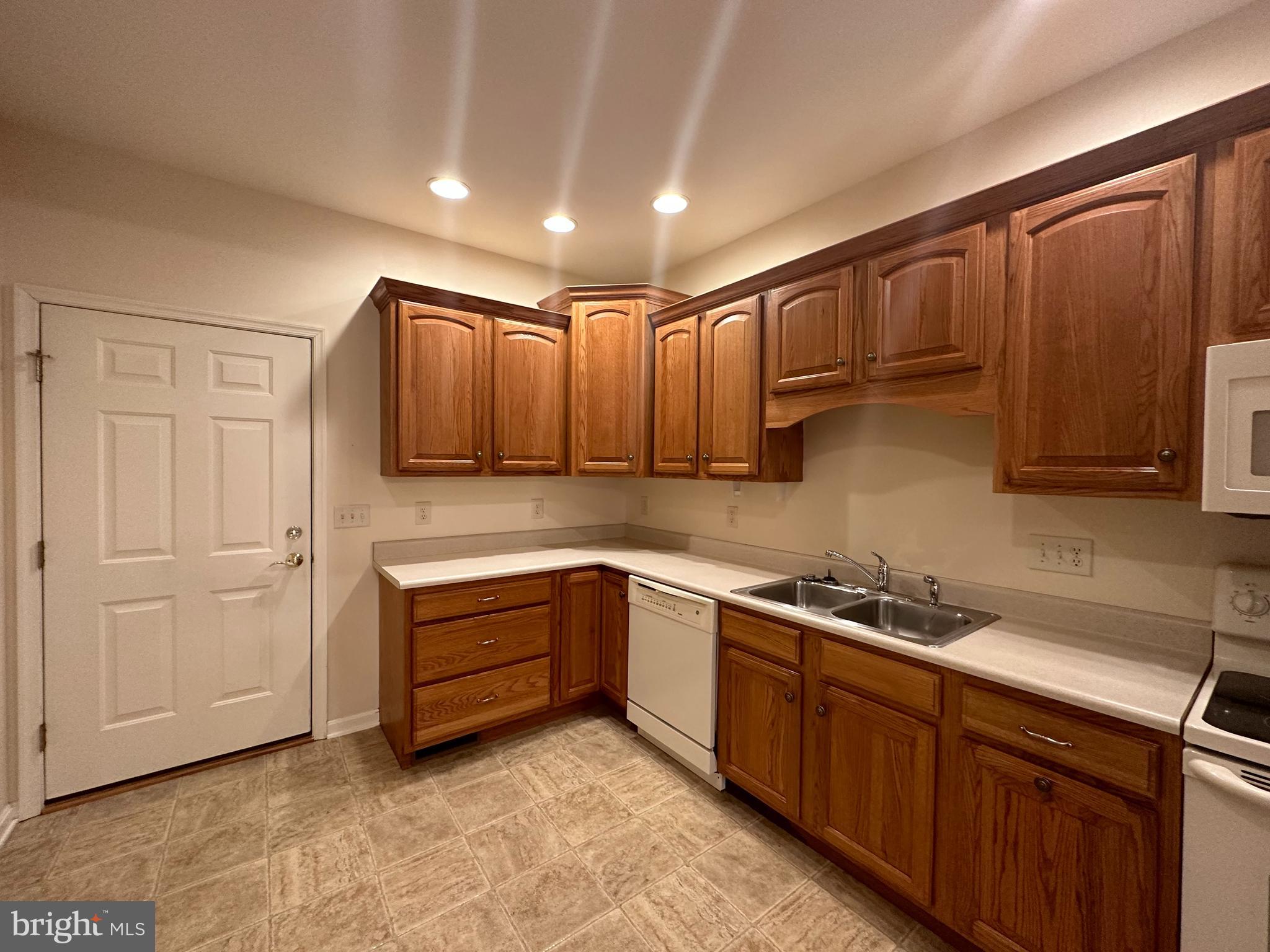 GREENWICH PARK - Residential Lease