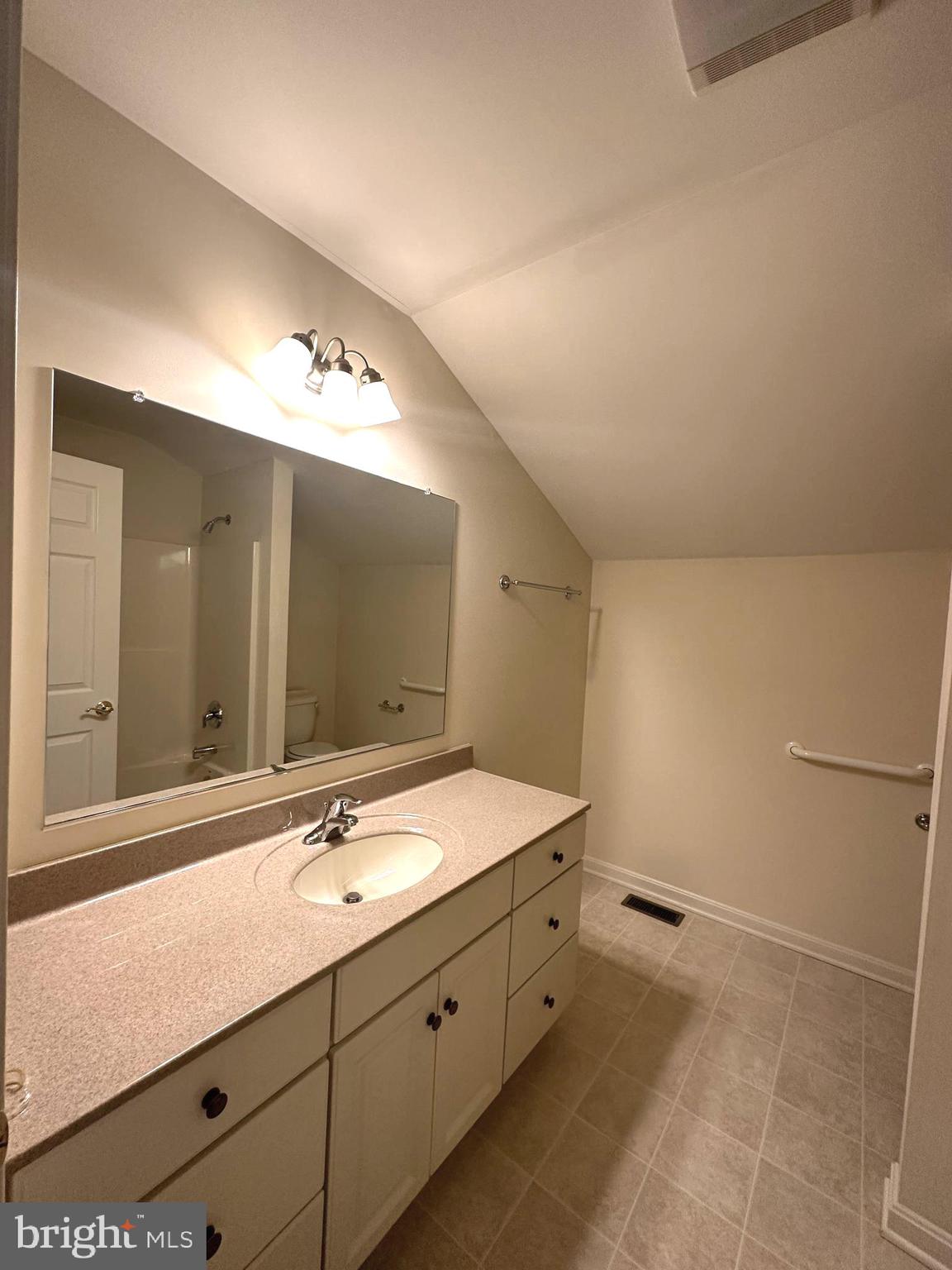 GREENWICH PARK - Residential Lease