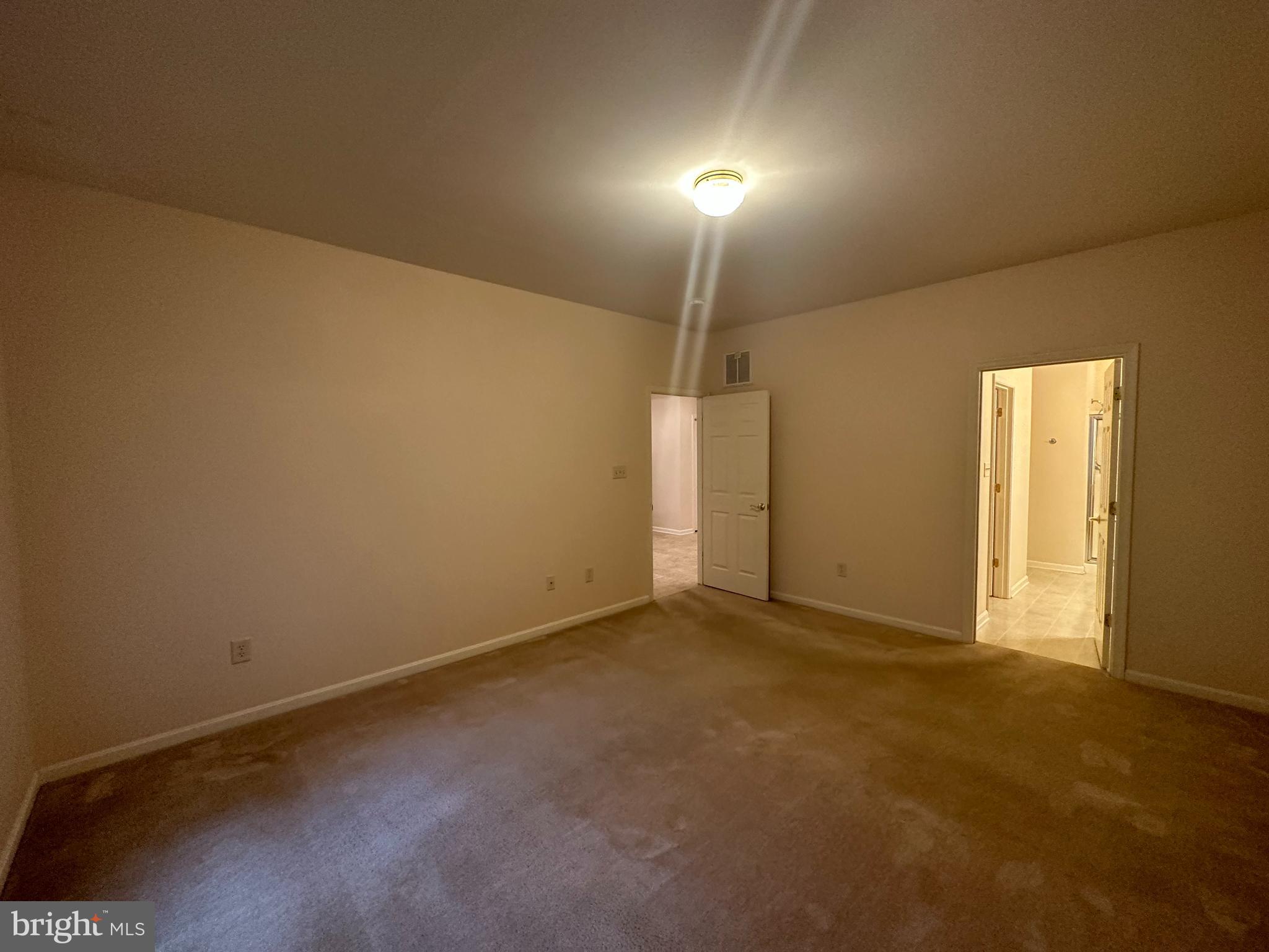 GREENWICH PARK - Residential Lease