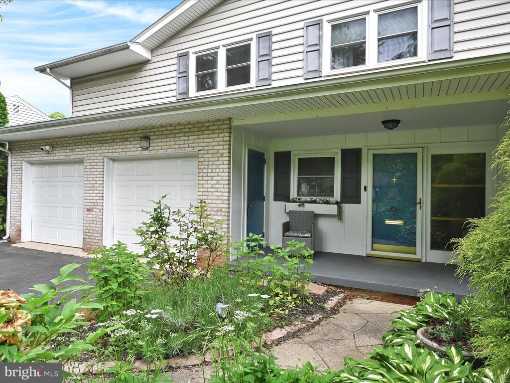 Photo of 1321 VALLEY RD, LANCASTER, PA 17603 (MLS # PALA2035176)