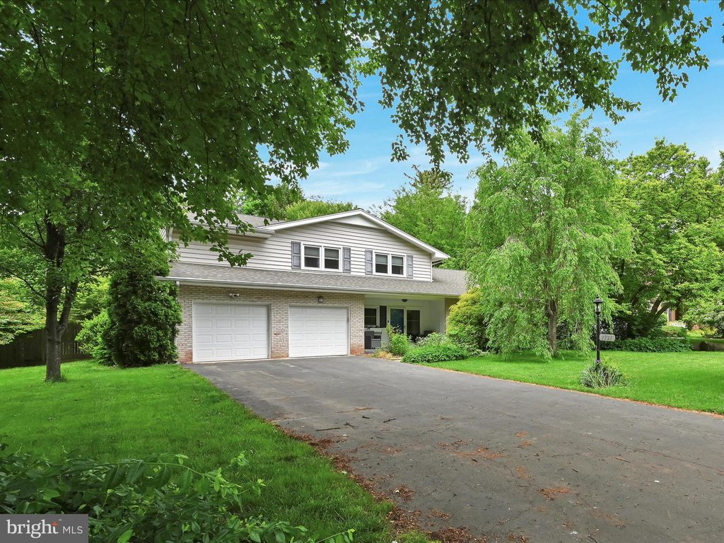 Photo of 1321 VALLEY RD, LANCASTER, PA 17603 (MLS # PALA2035176)