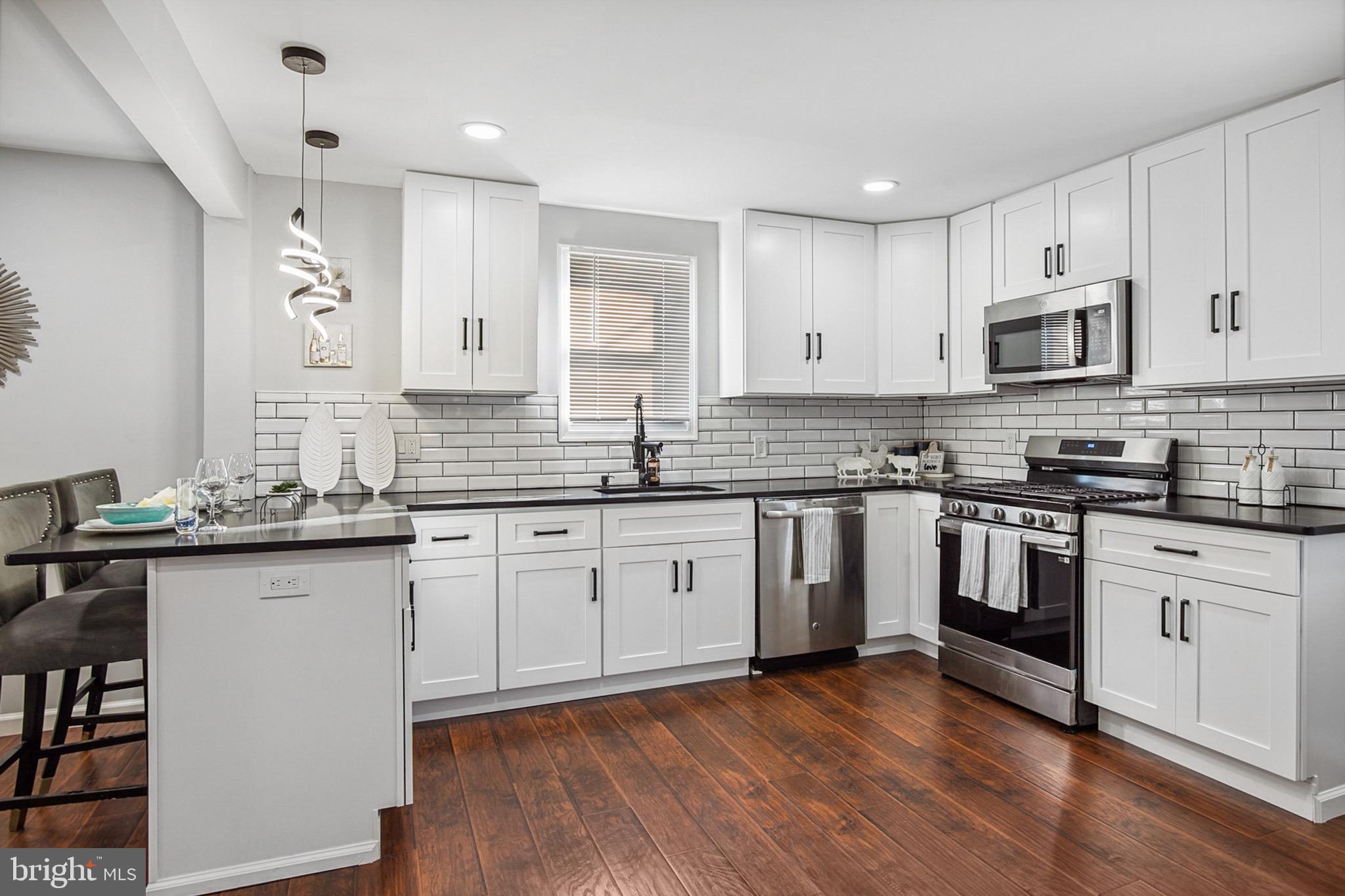 GRAY MANOR - Residential