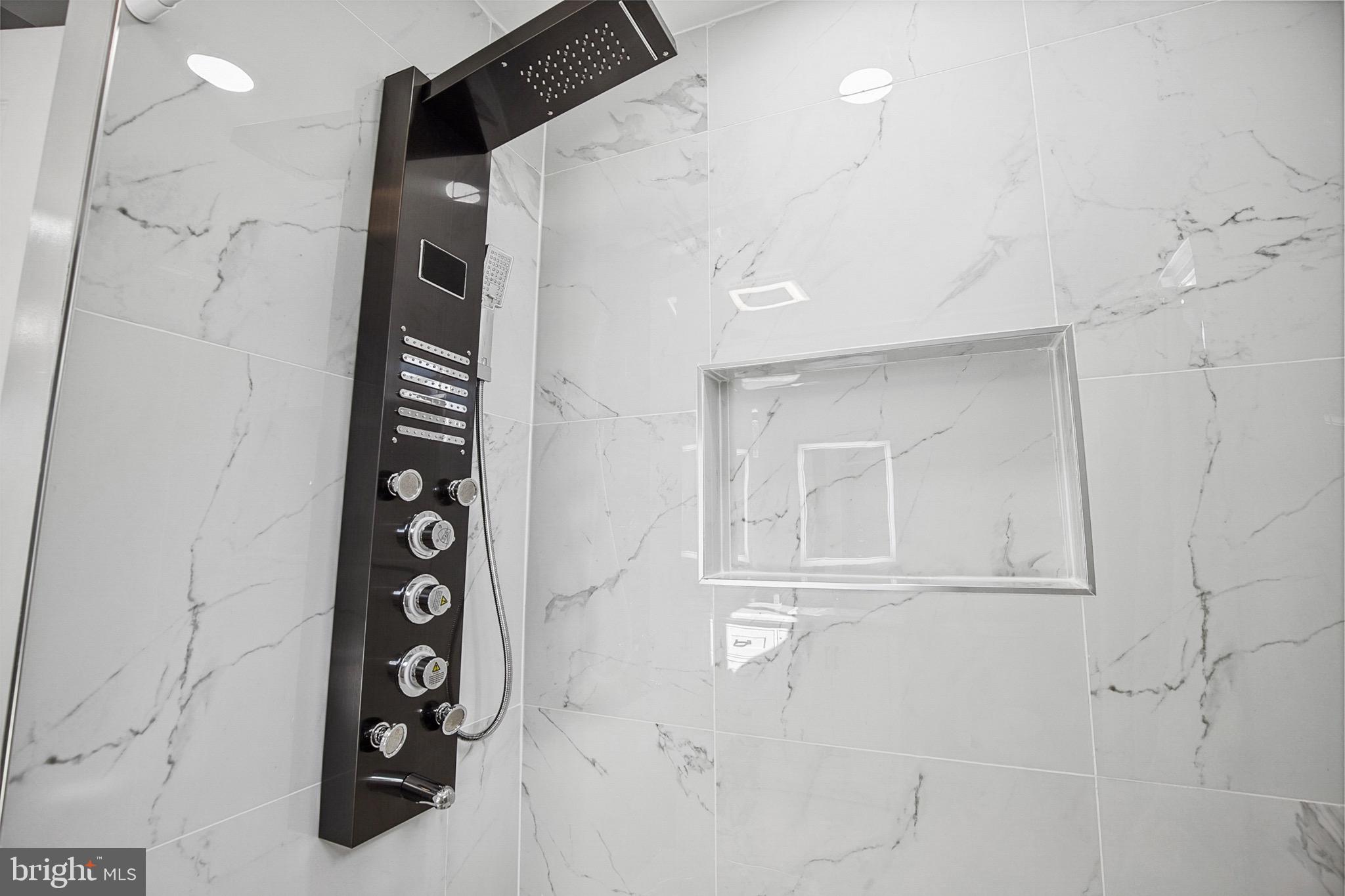 GRAY MANOR - Residential