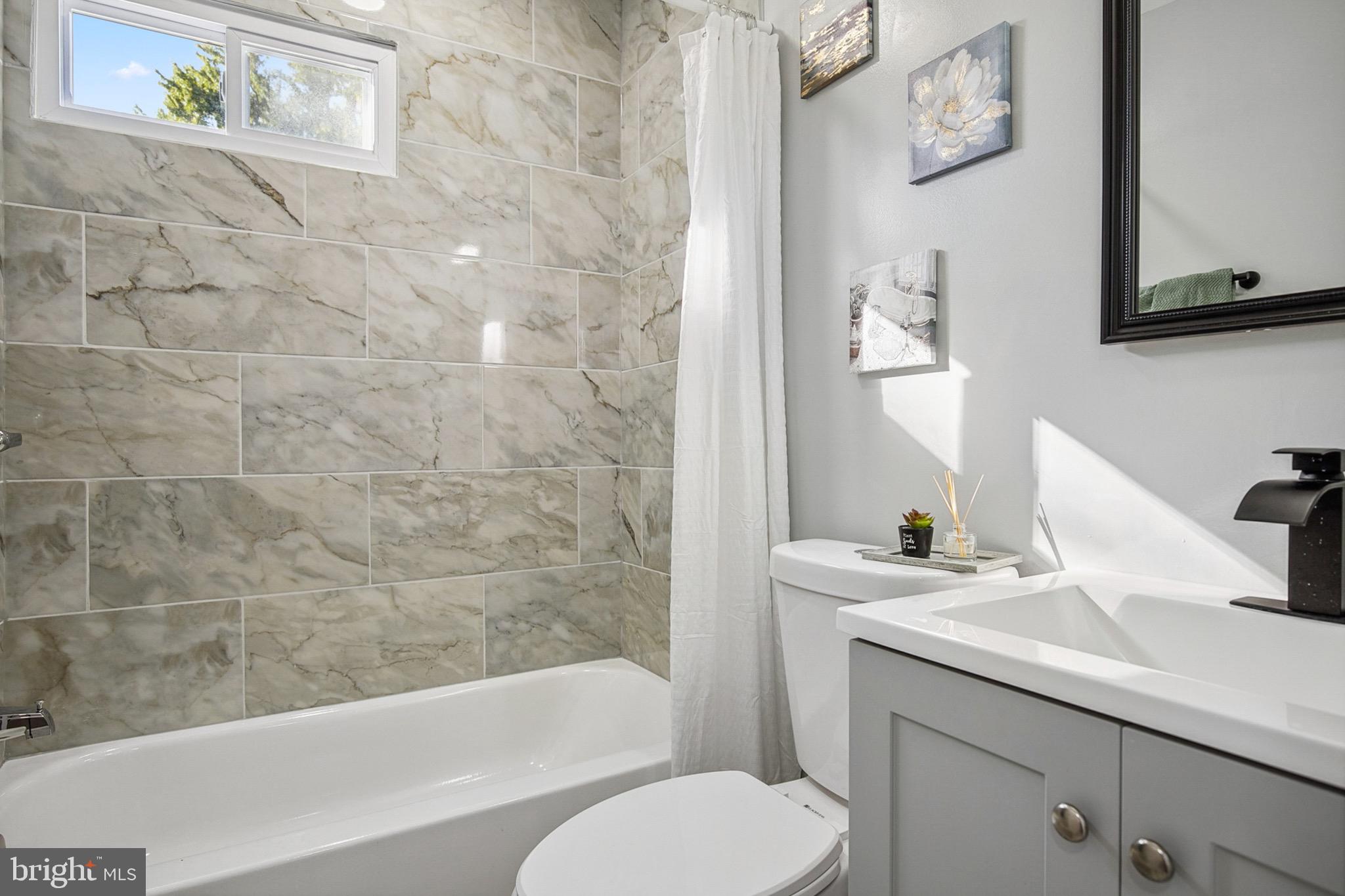 GRAY MANOR - Residential