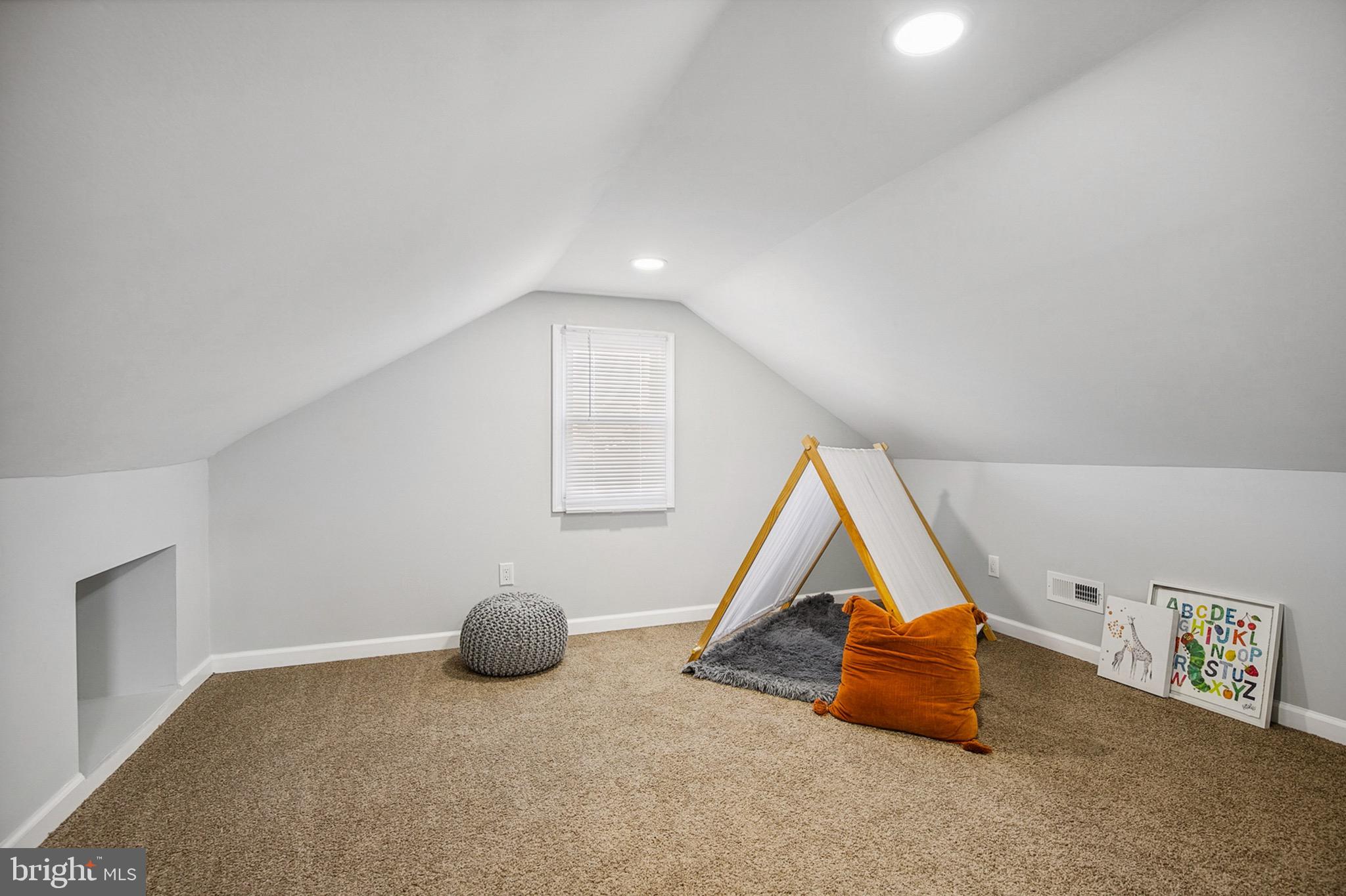 GRAY MANOR - Residential