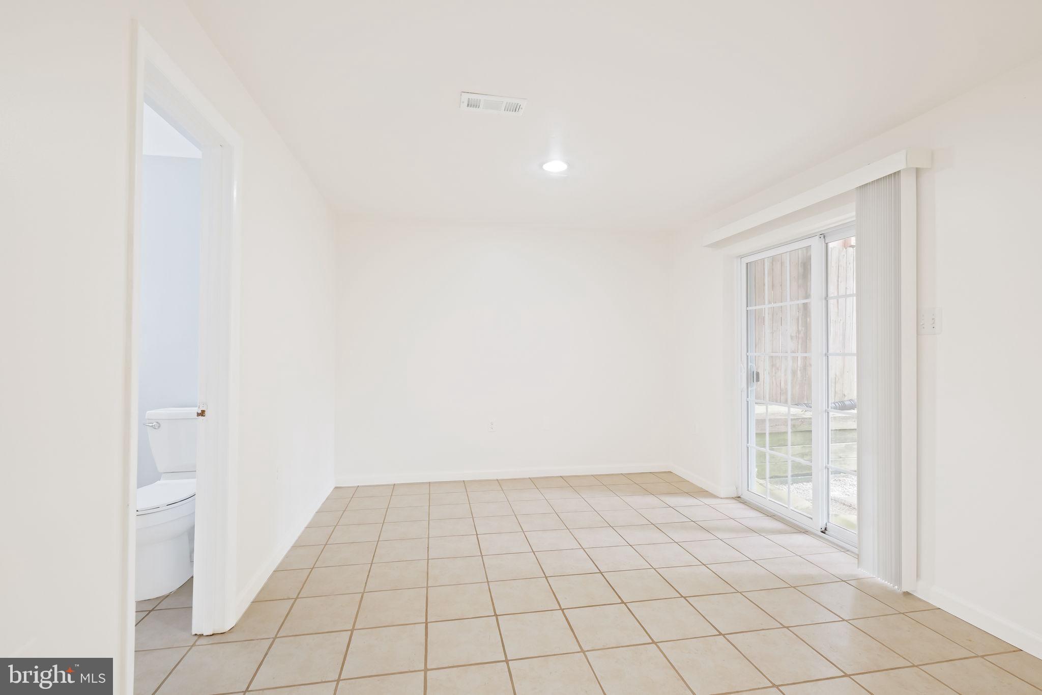 CARROLL PARK MANOR - Residential Lease