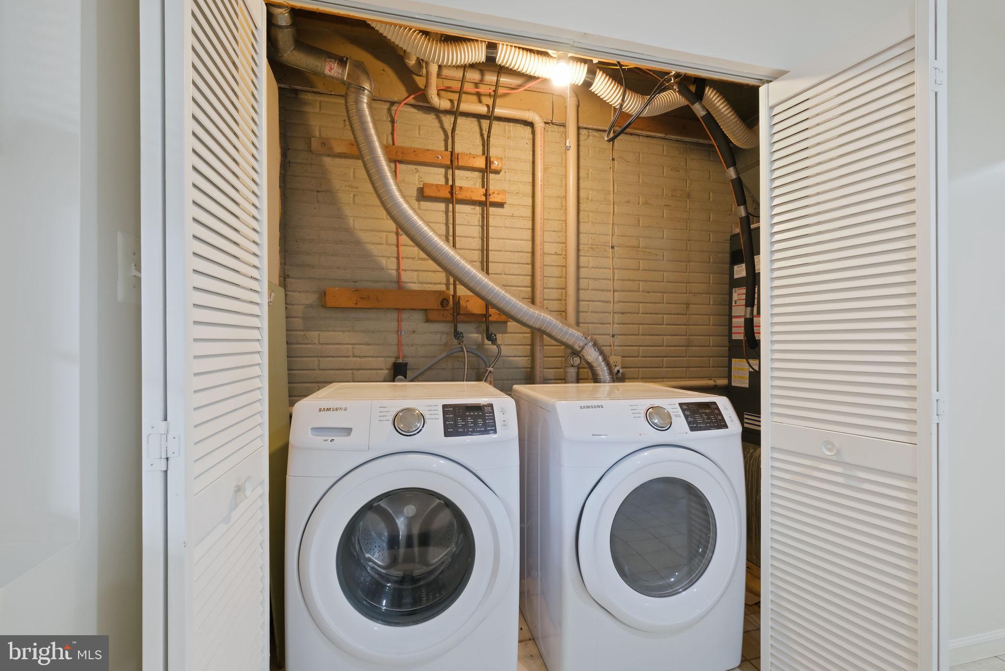 CARROLL PARK MANOR - Residential Lease