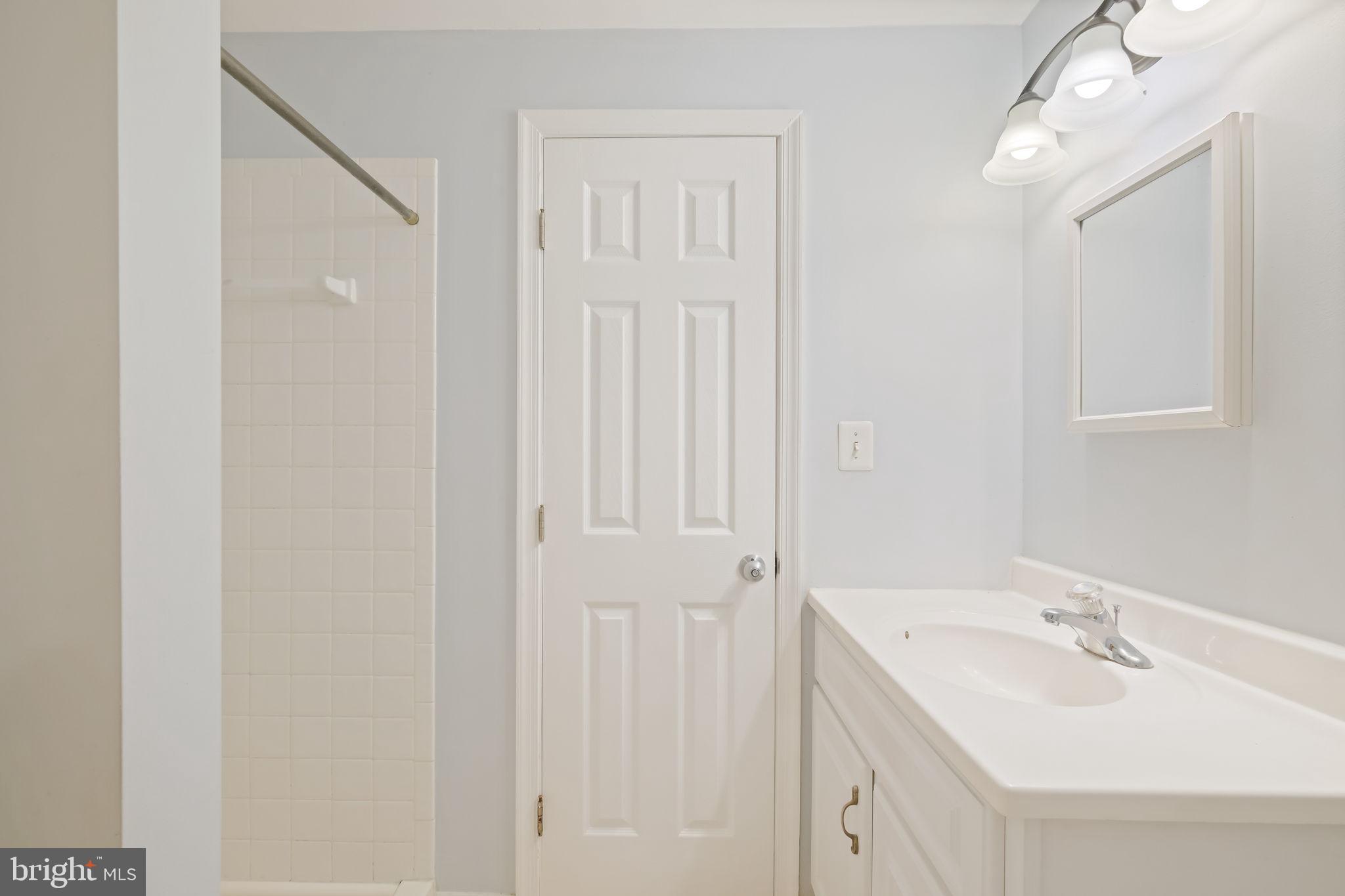 CARROLL PARK MANOR - Residential Lease