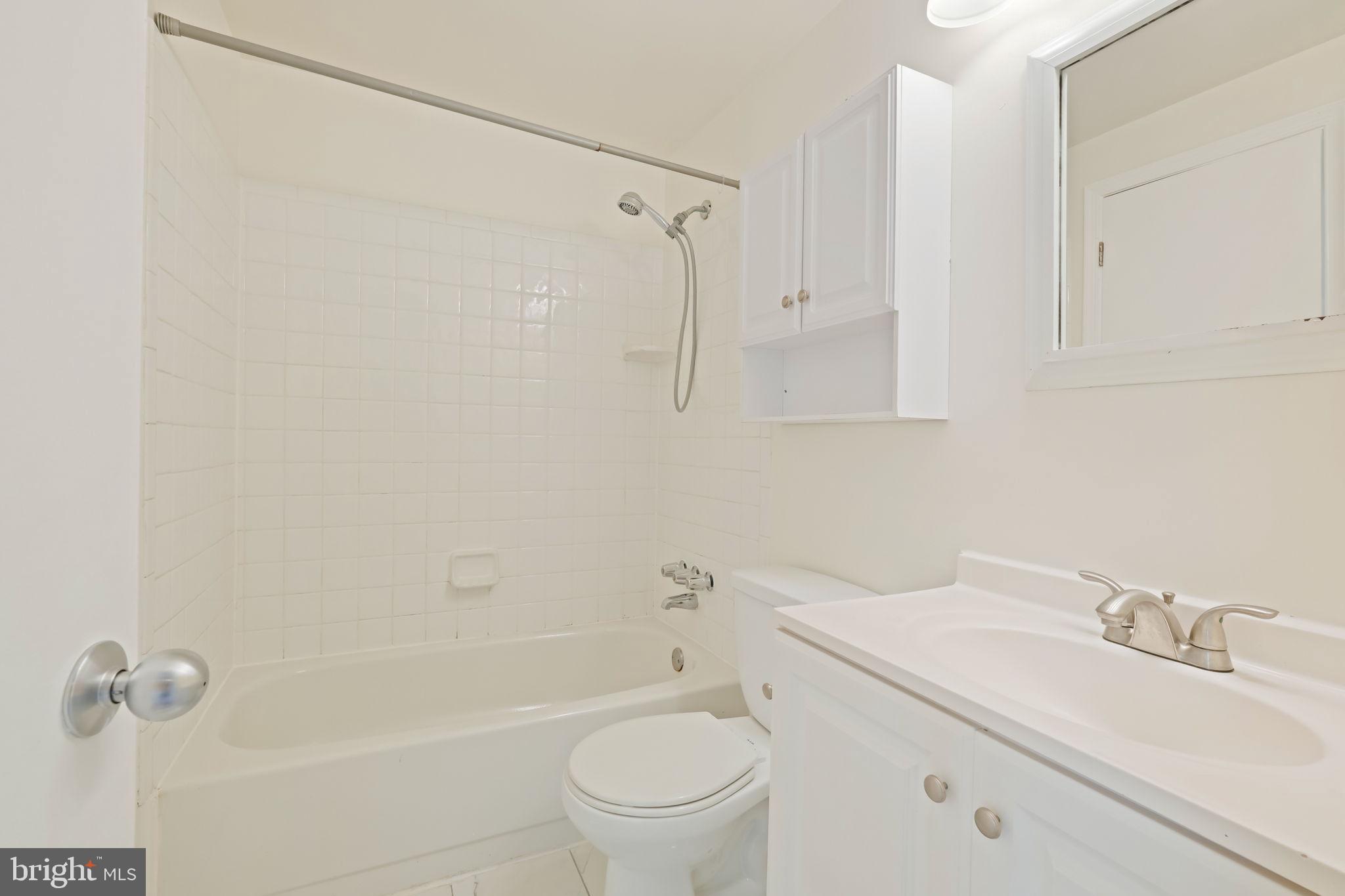 CARROLL PARK MANOR - Residential Lease