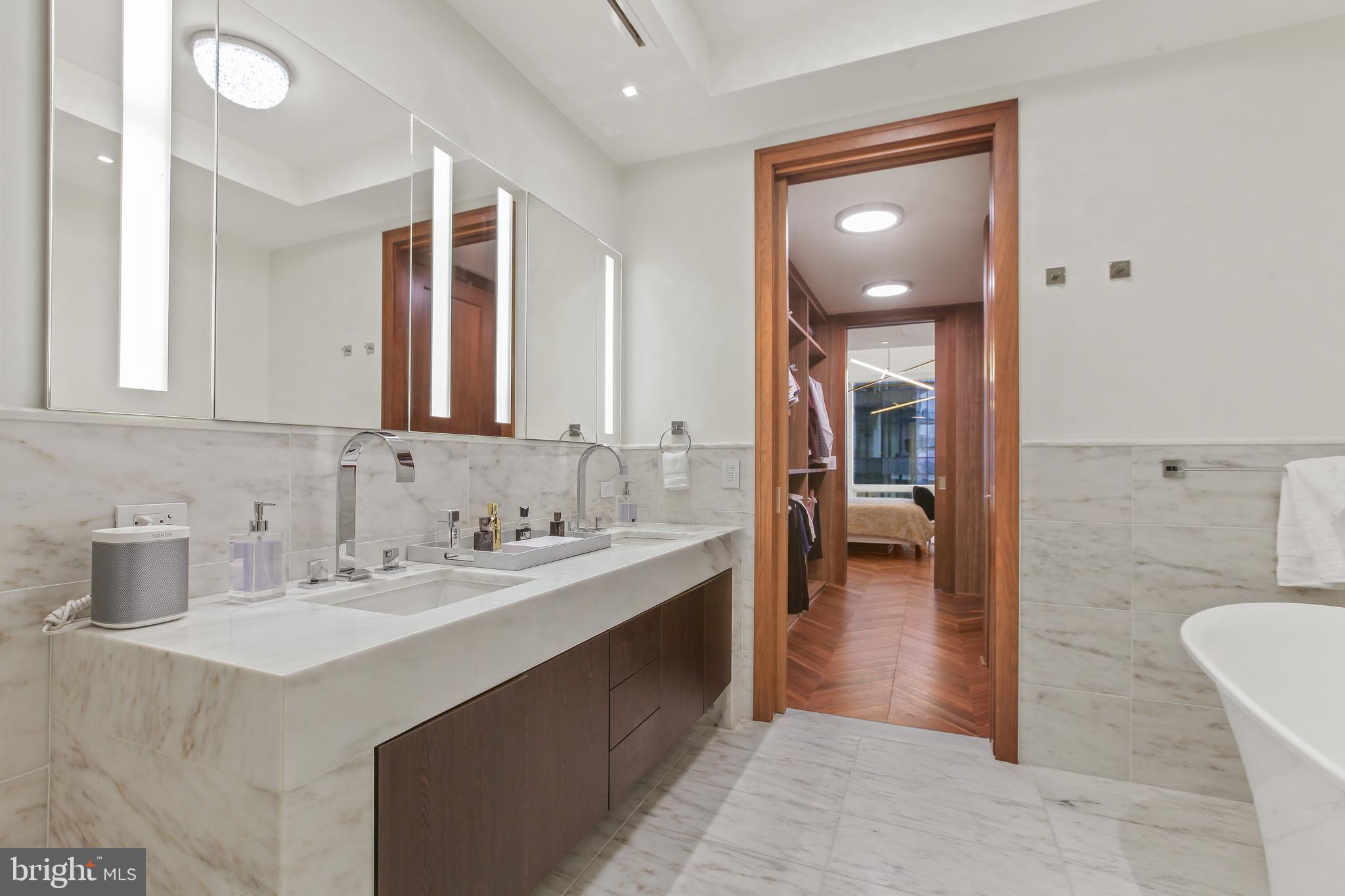 FOUR SEASONS PRIVATE RESIDENCES - Residential Lease