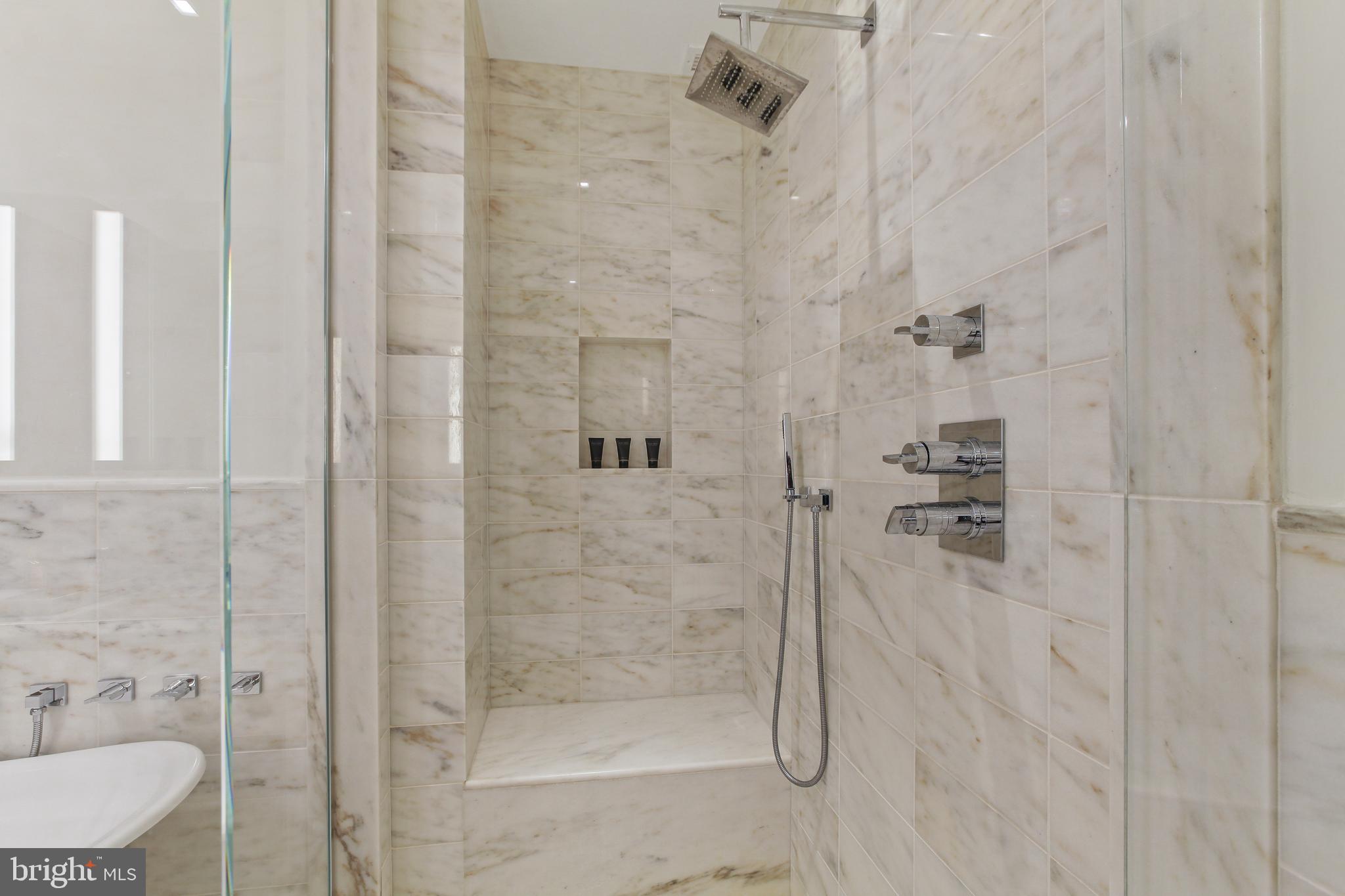 FOUR SEASONS PRIVATE RESIDENCES - Residential Lease