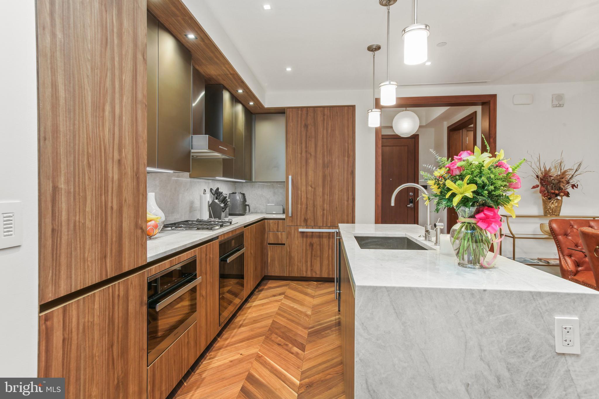 FOUR SEASONS PRIVATE RESIDENCES - Residential Lease