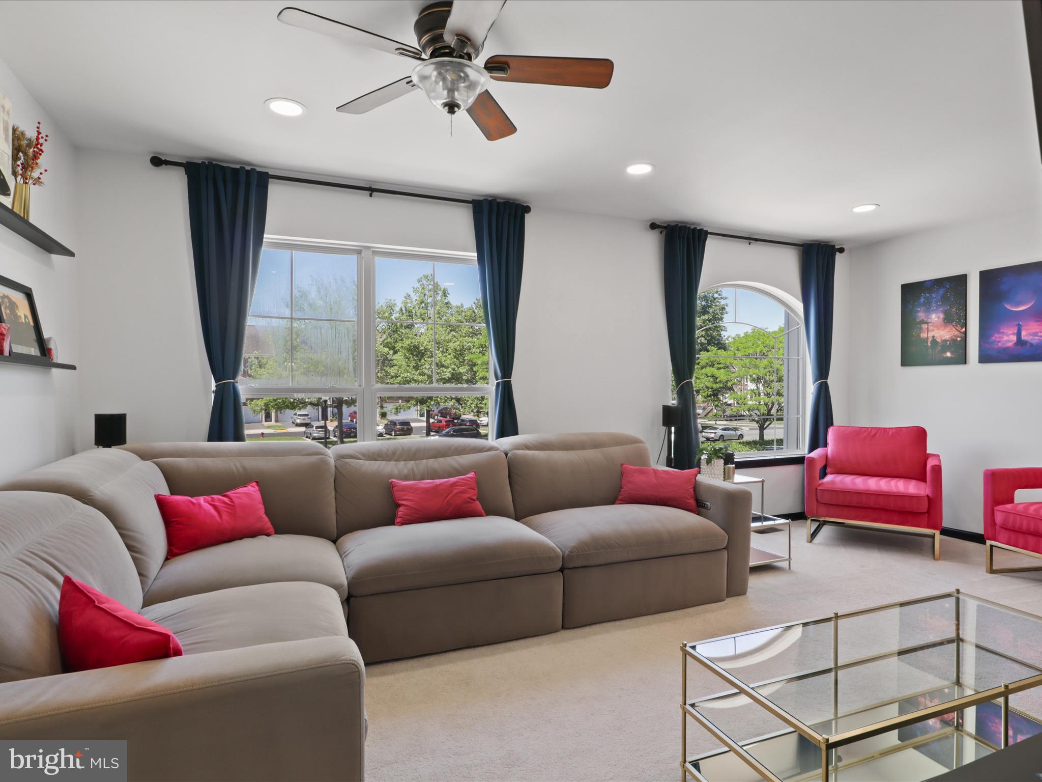 SOUTH RIDING - Residential