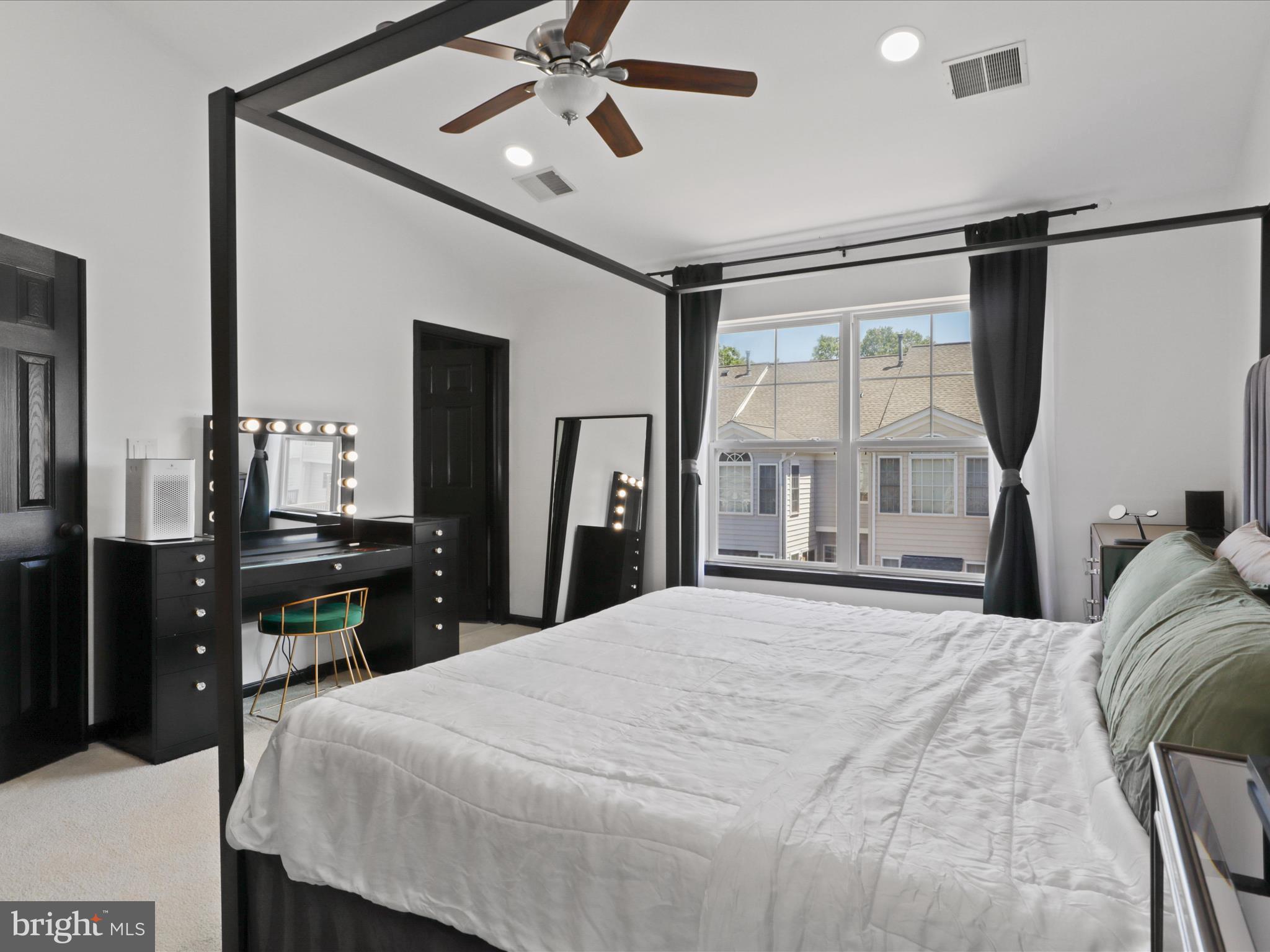 SOUTH RIDING - Residential