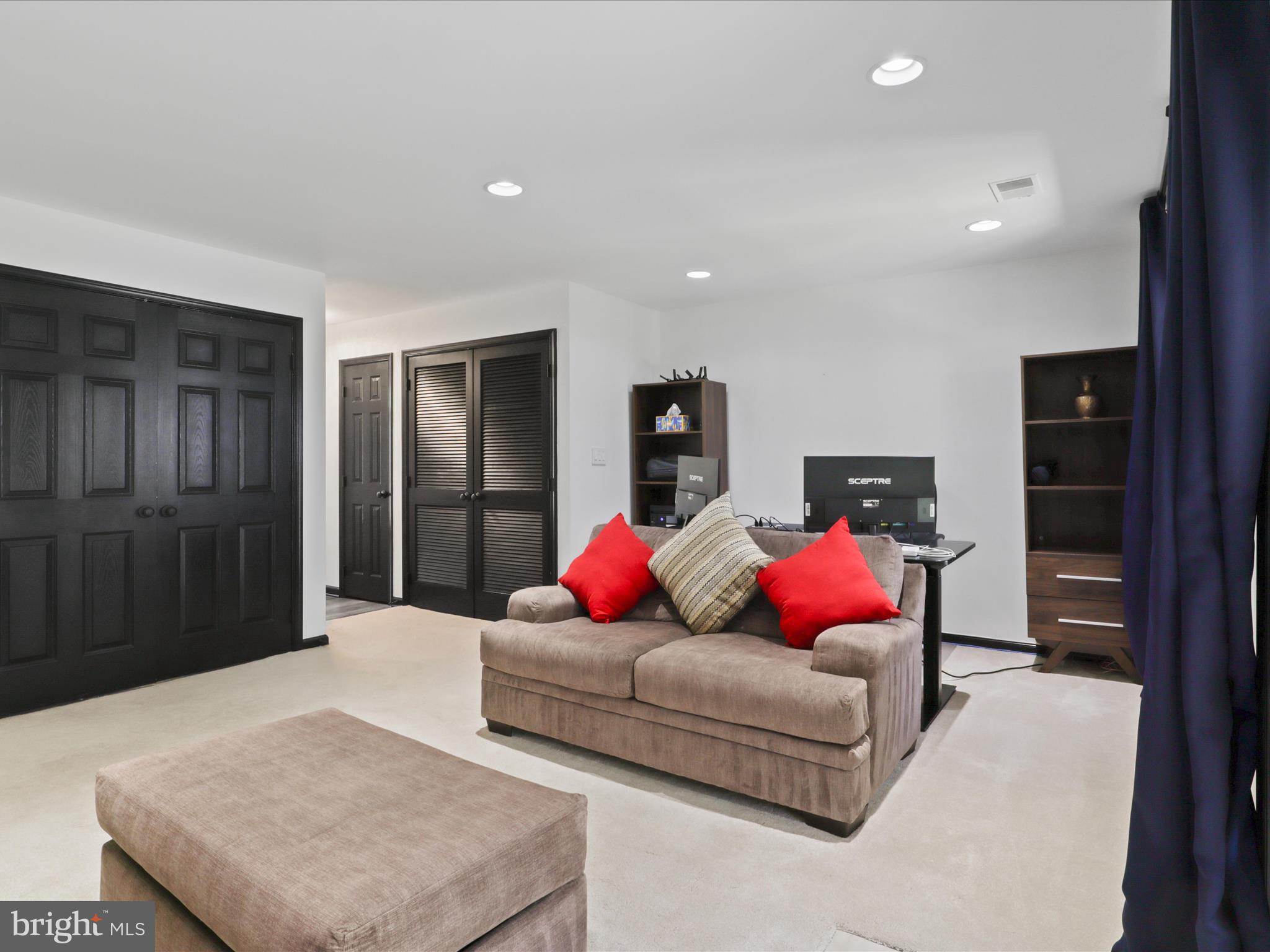 SOUTH RIDING - Residential