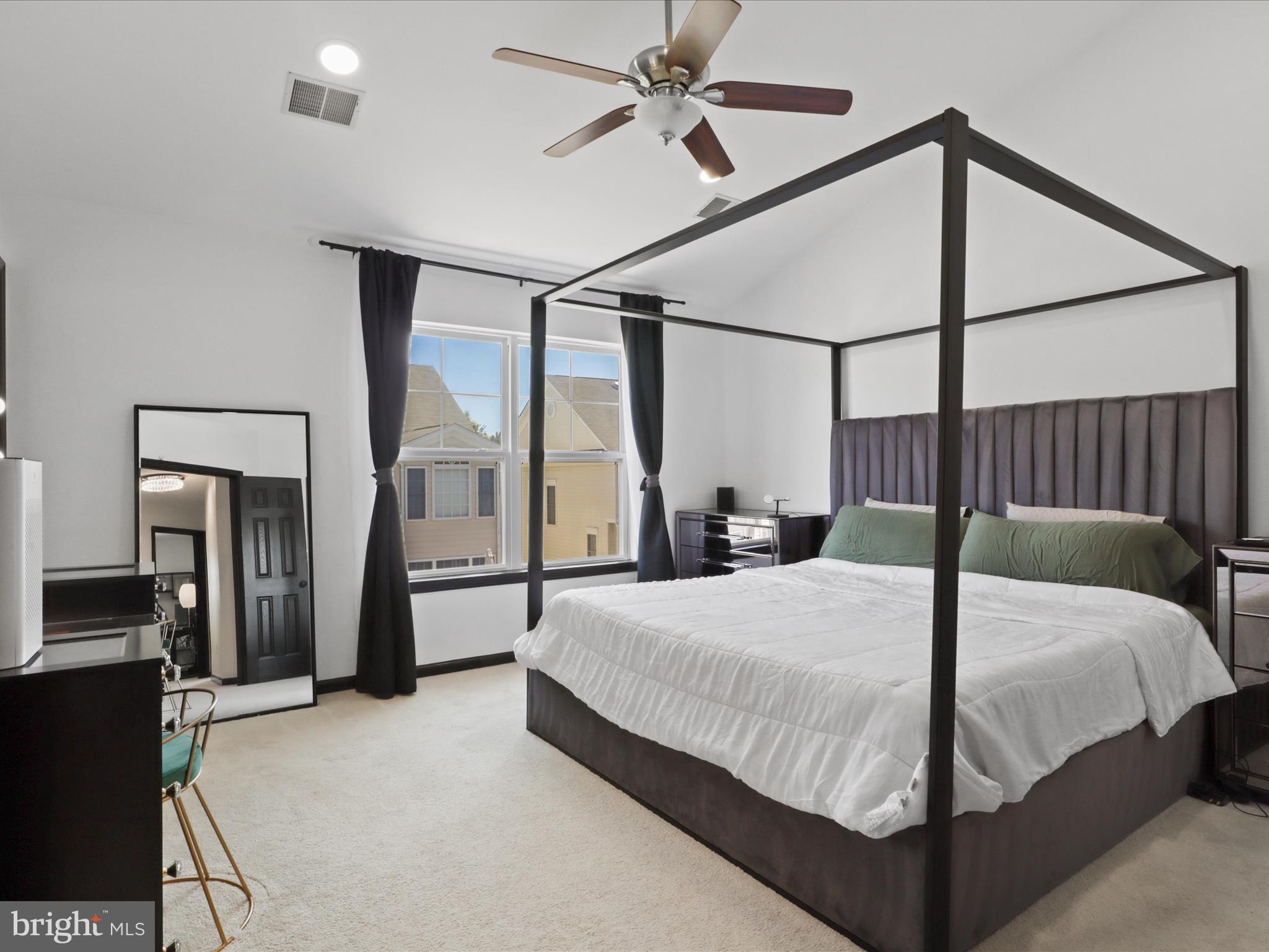 SOUTH RIDING - Residential