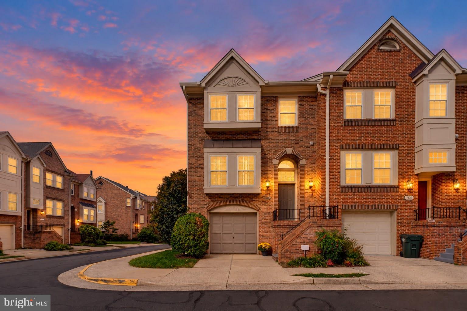 8020 MERRY OAKS COURT