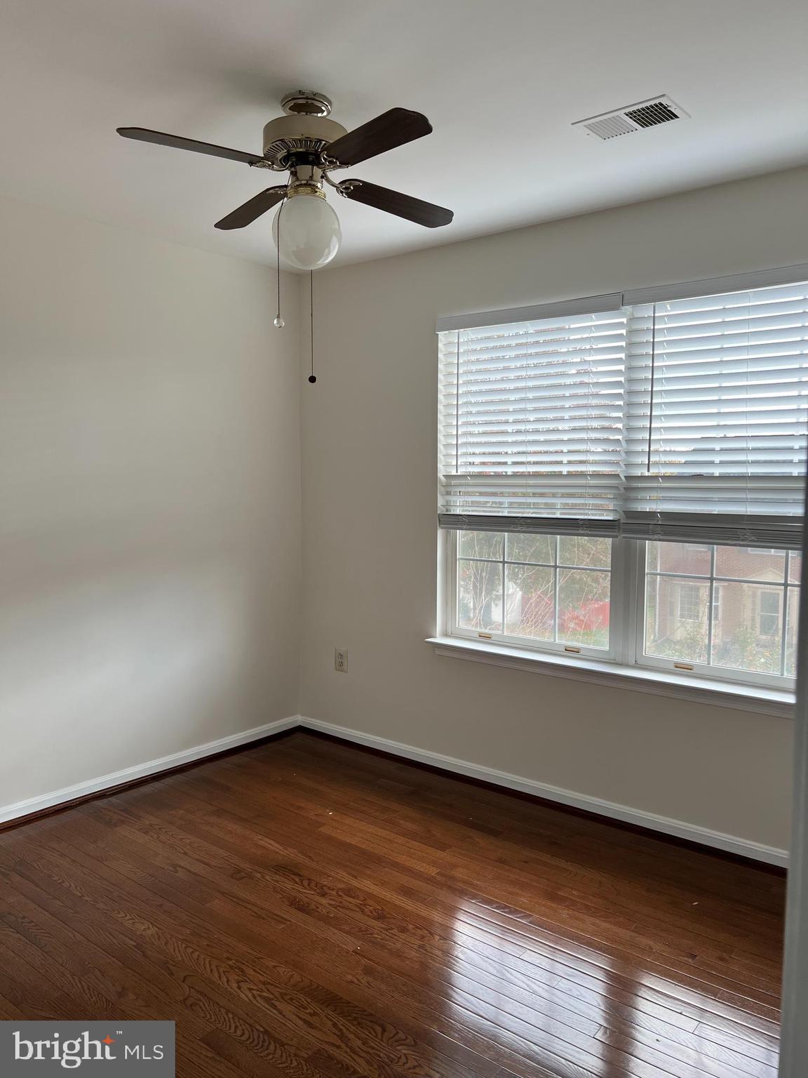 ASHBURN FARM - Residential Lease