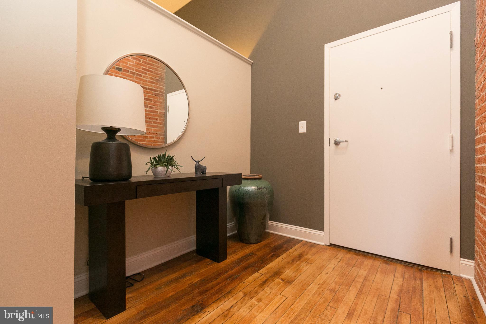 DOWNTOWN - Residential Lease