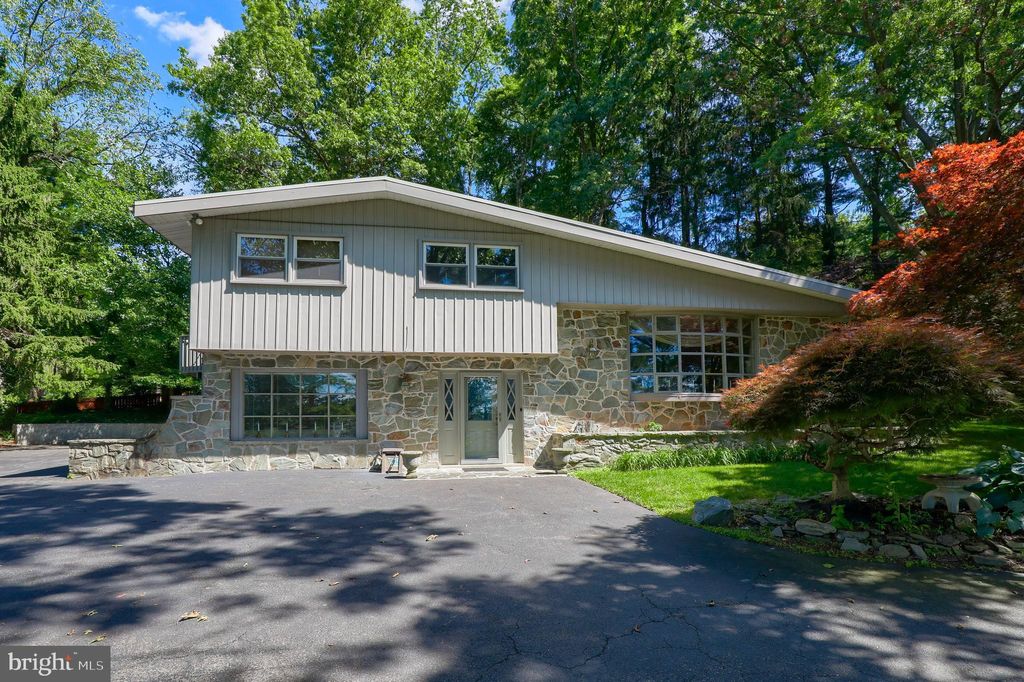 Photo of 3099 LYNDANA DR, LANCASTER, PA 17601 (MLS # PALA2027988)