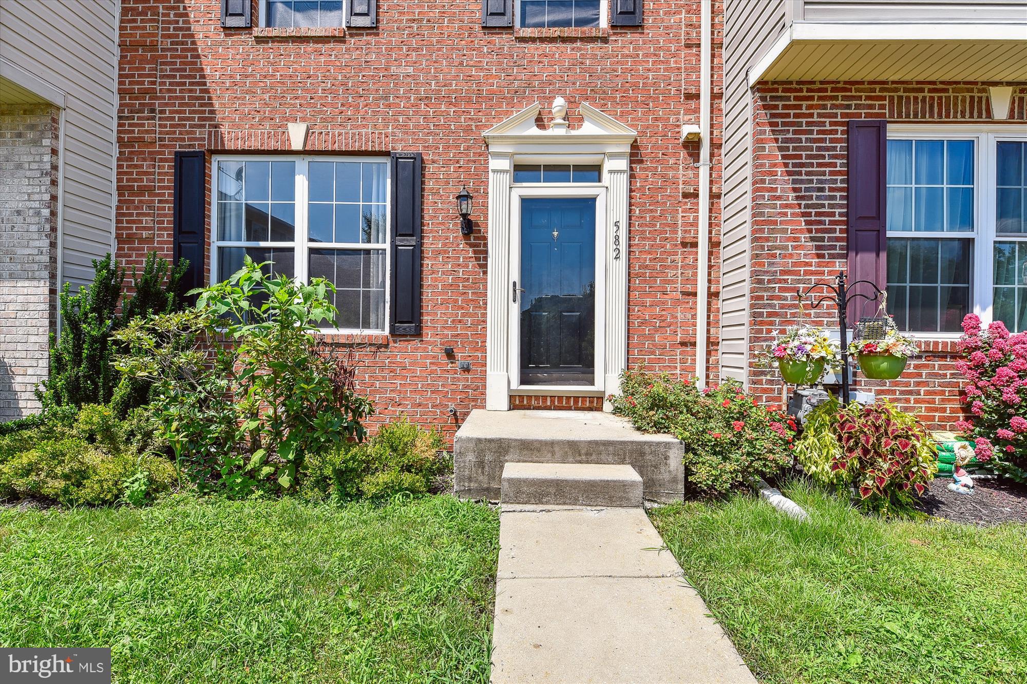 582 DOEFIELD COURT
