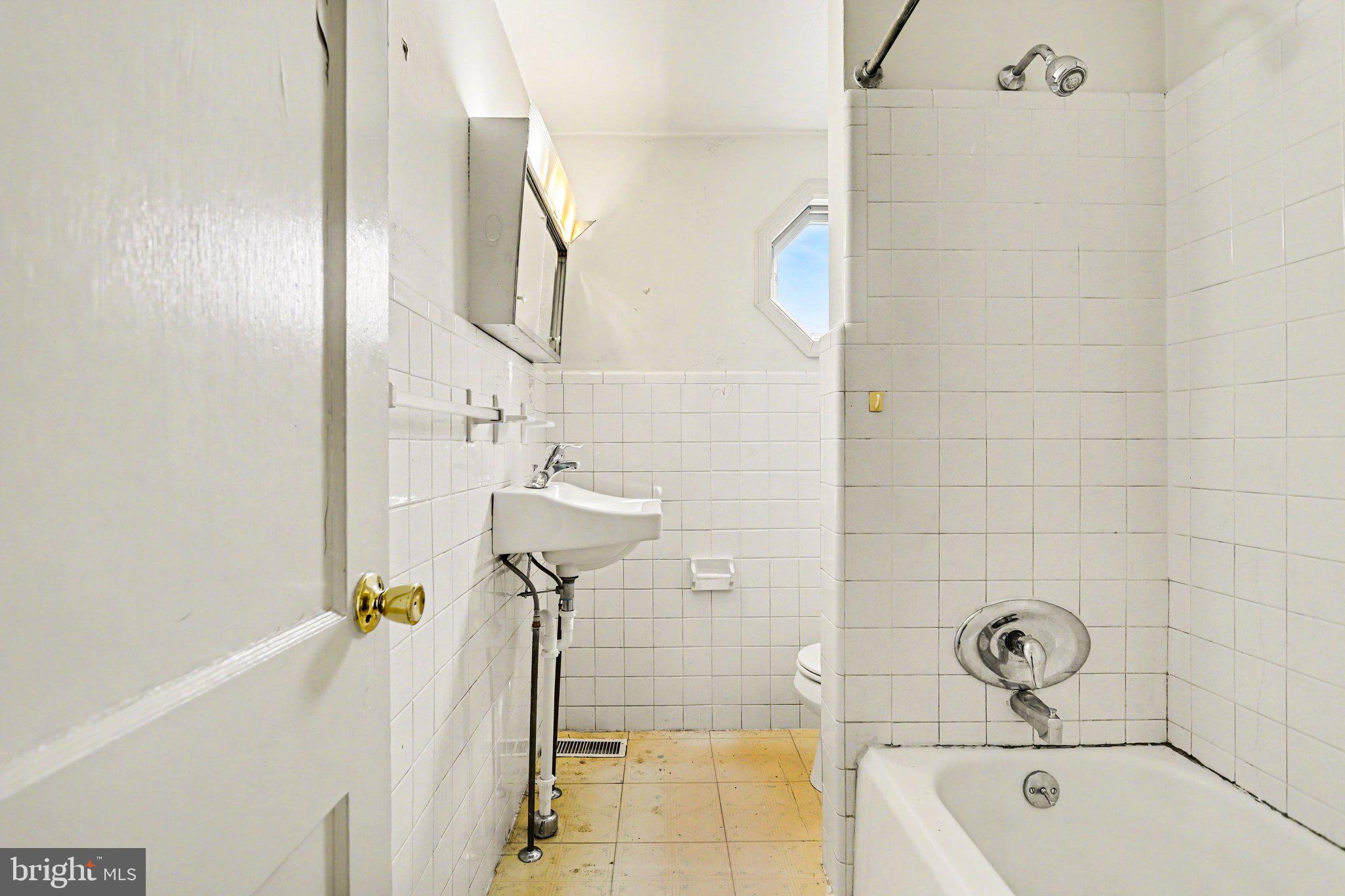 COLONIAL PARK - Residential