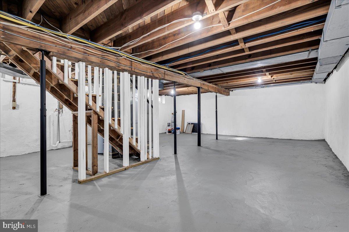 VILLAGE GREEN - Residential