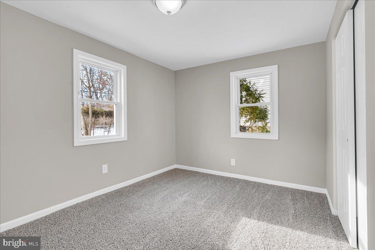 VILLAGE GREEN - Residential