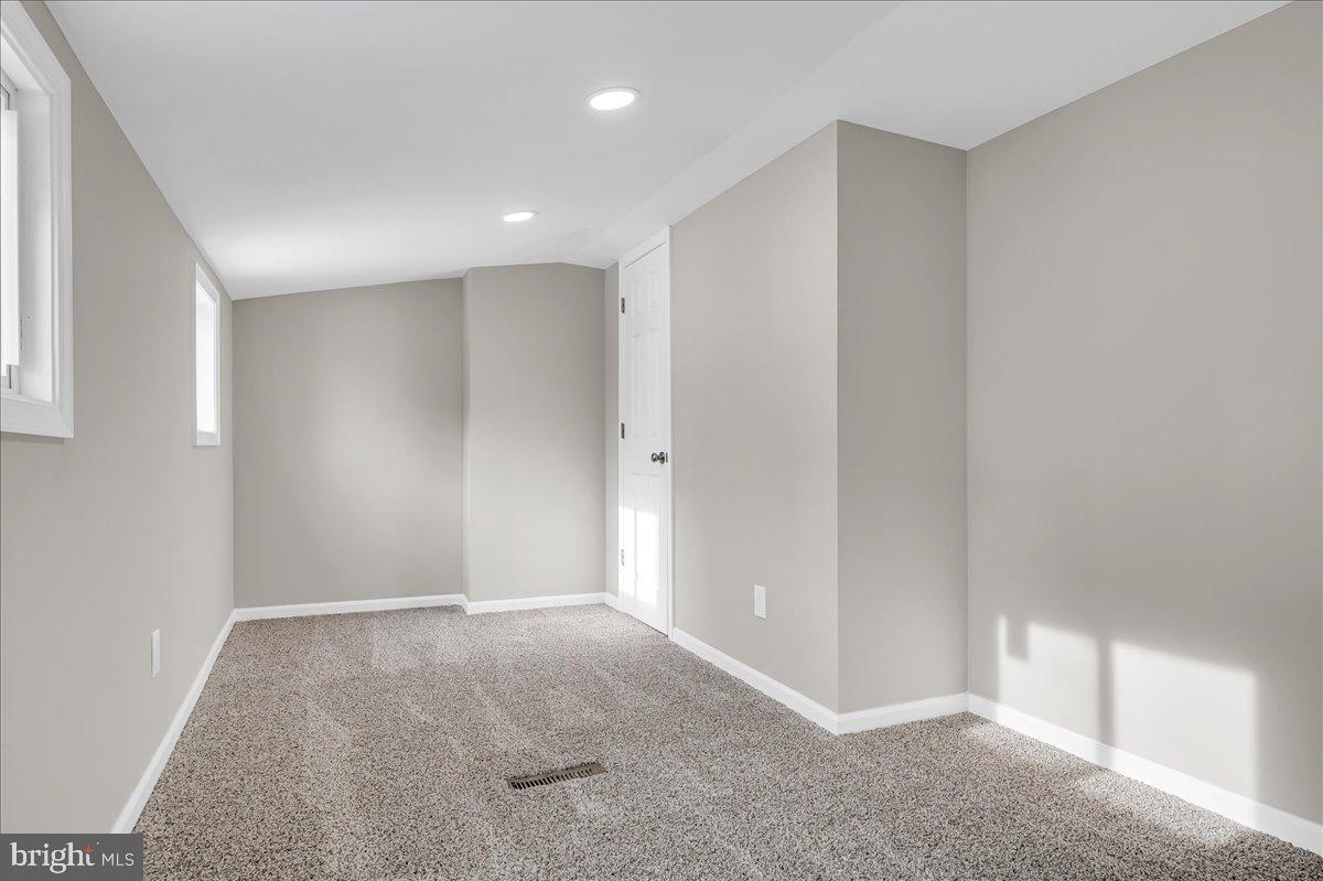 VILLAGE GREEN - Residential