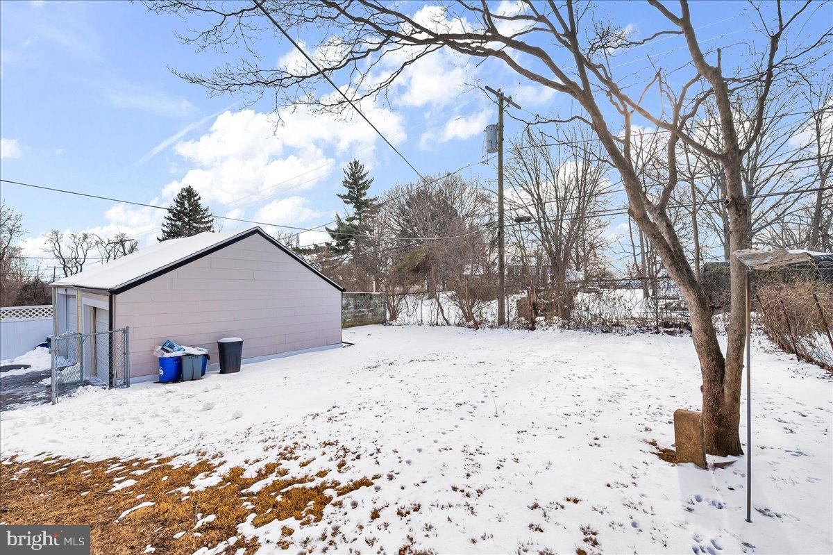 VILLAGE GREEN - Residential