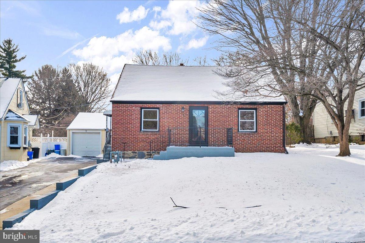 VILLAGE GREEN - Residential