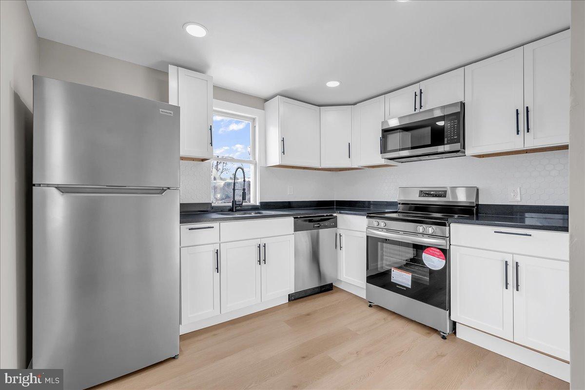 VILLAGE GREEN - Residential