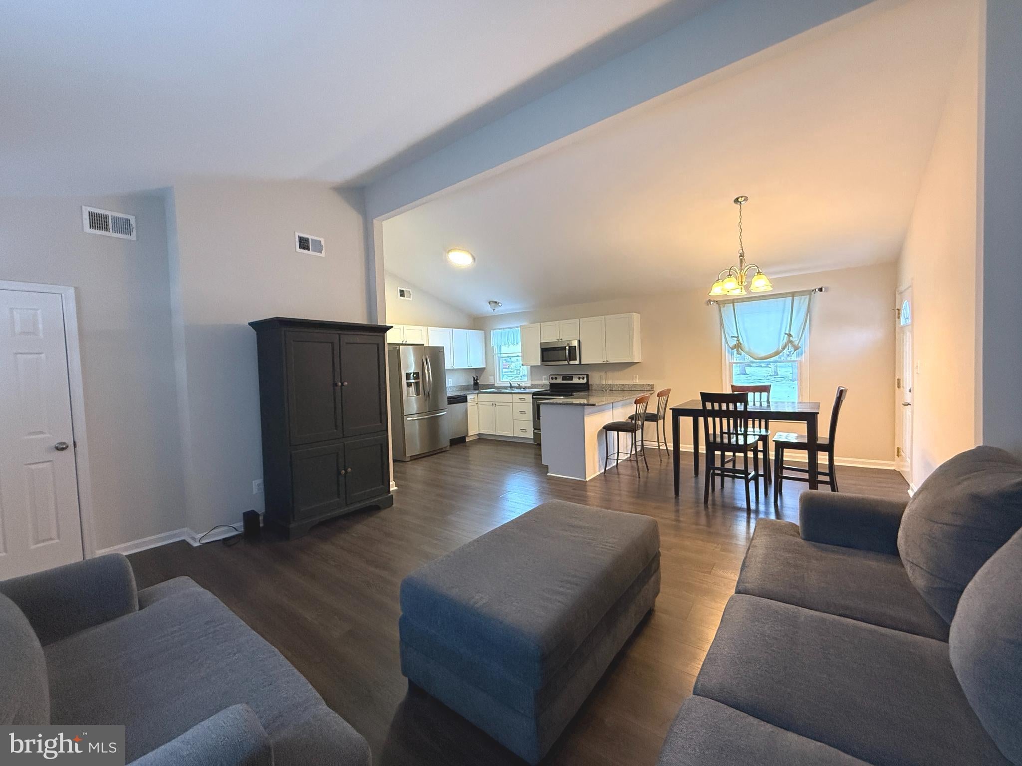 1238 LAKEVIEW PARKWAY
