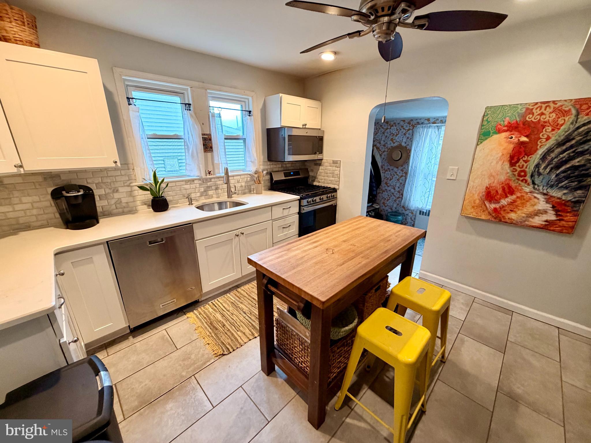 35 E HENDRICKSON AVENUE