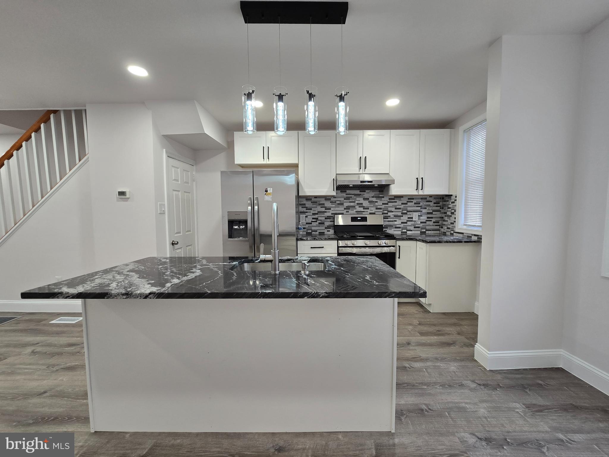 ELMWOOD PARK - Residential