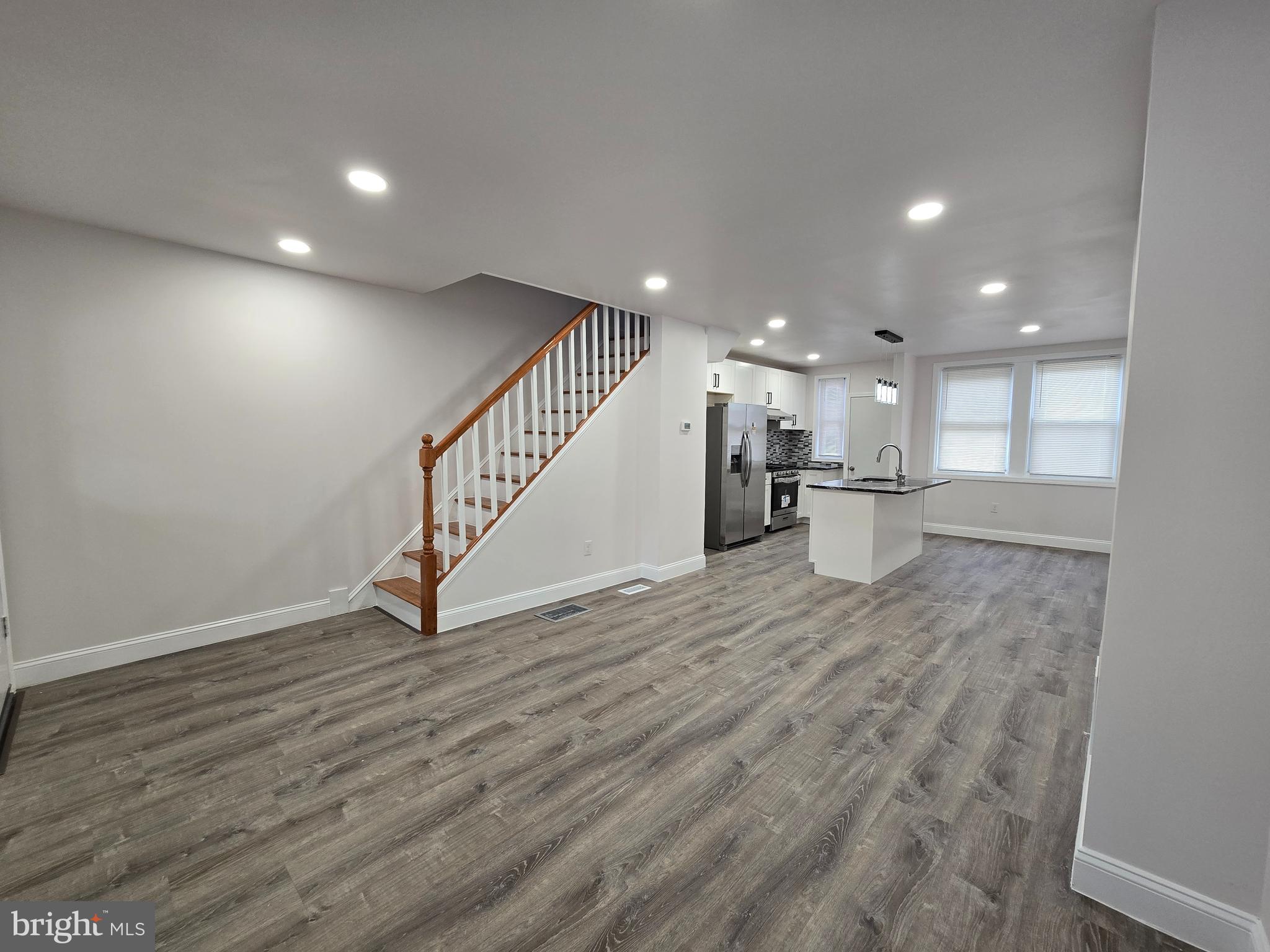 ELMWOOD PARK - Residential