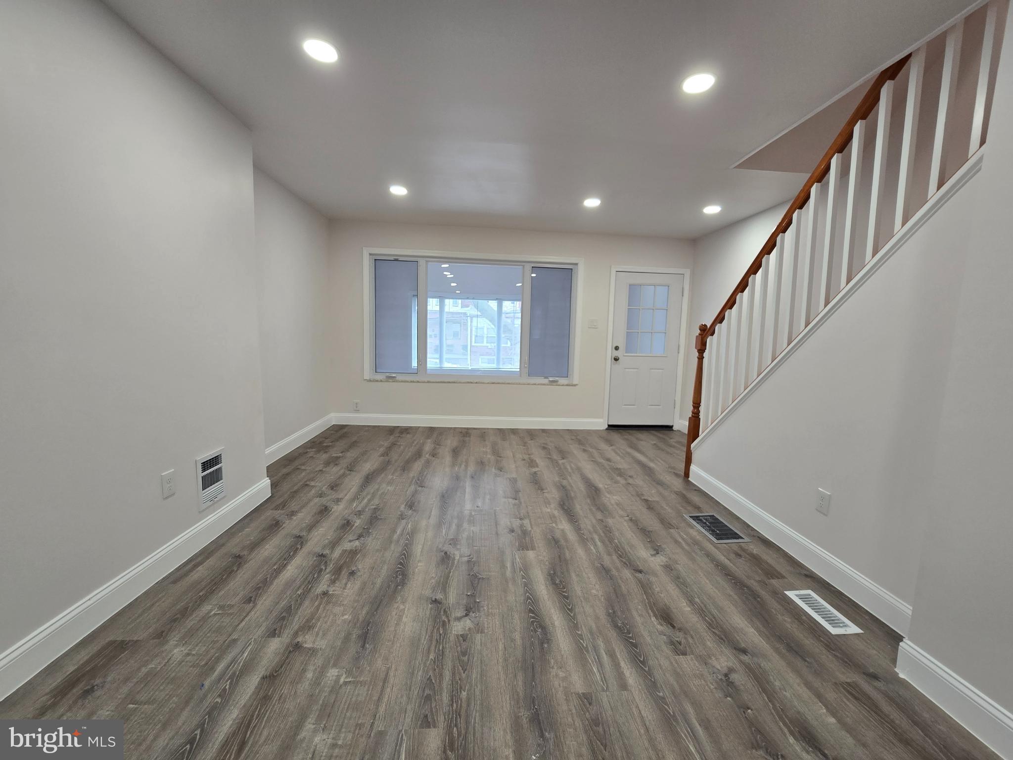 ELMWOOD PARK - Residential