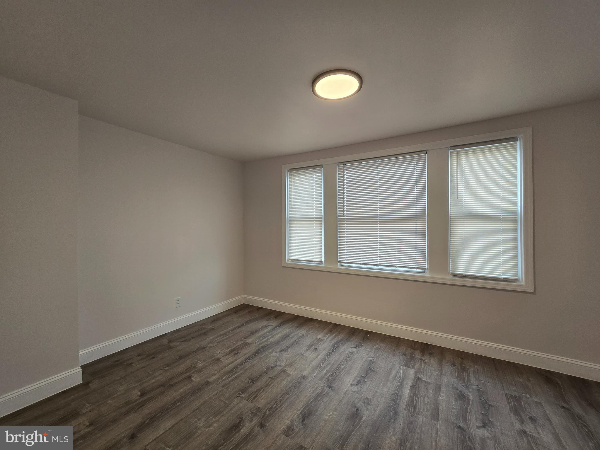 ELMWOOD PARK - Residential