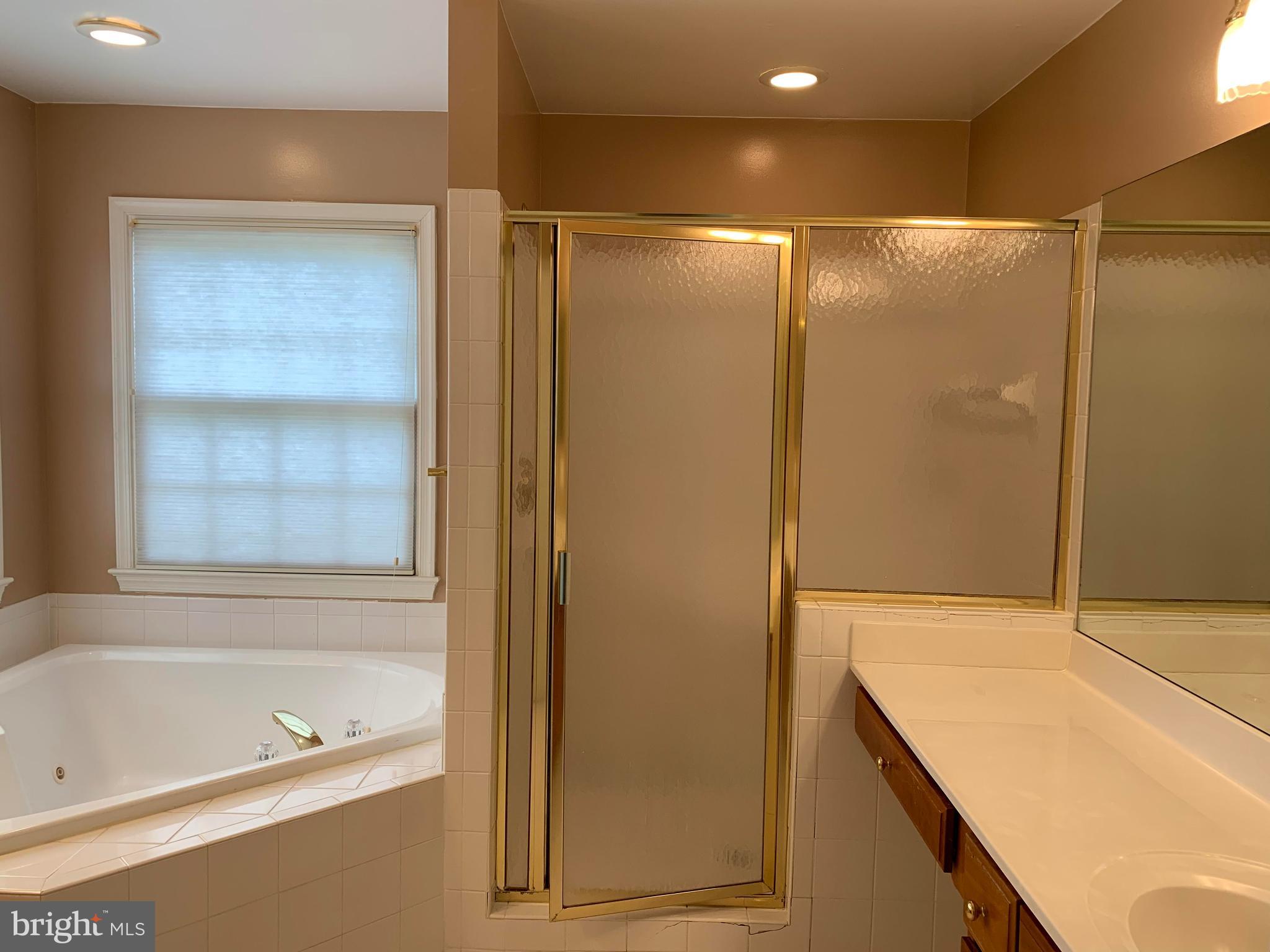 COUNTRY LANE - Residential Lease