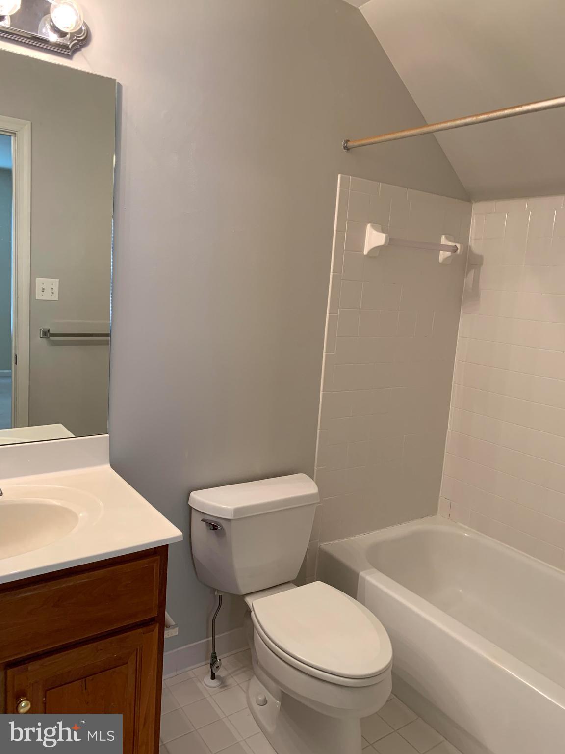 COUNTRY LANE - Residential Lease