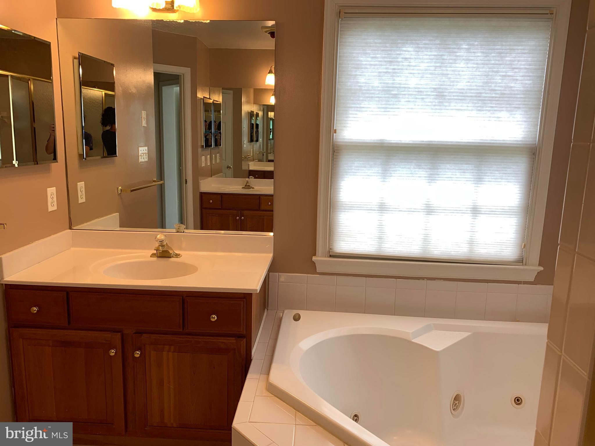 COUNTRY LANE - Residential Lease