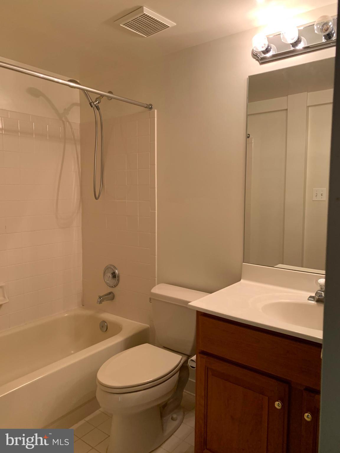 COUNTRY LANE - Residential Lease