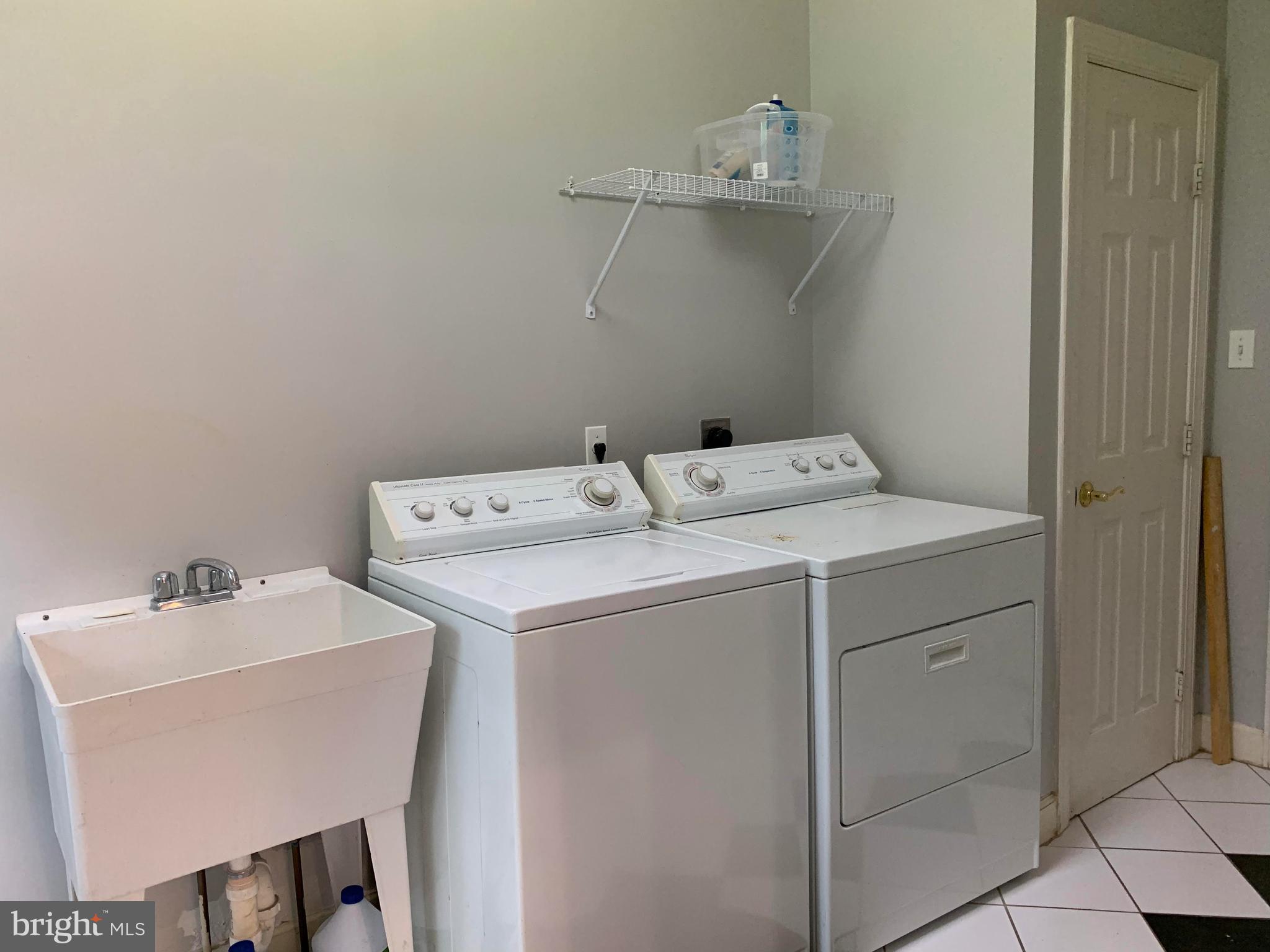 COUNTRY LANE - Residential Lease