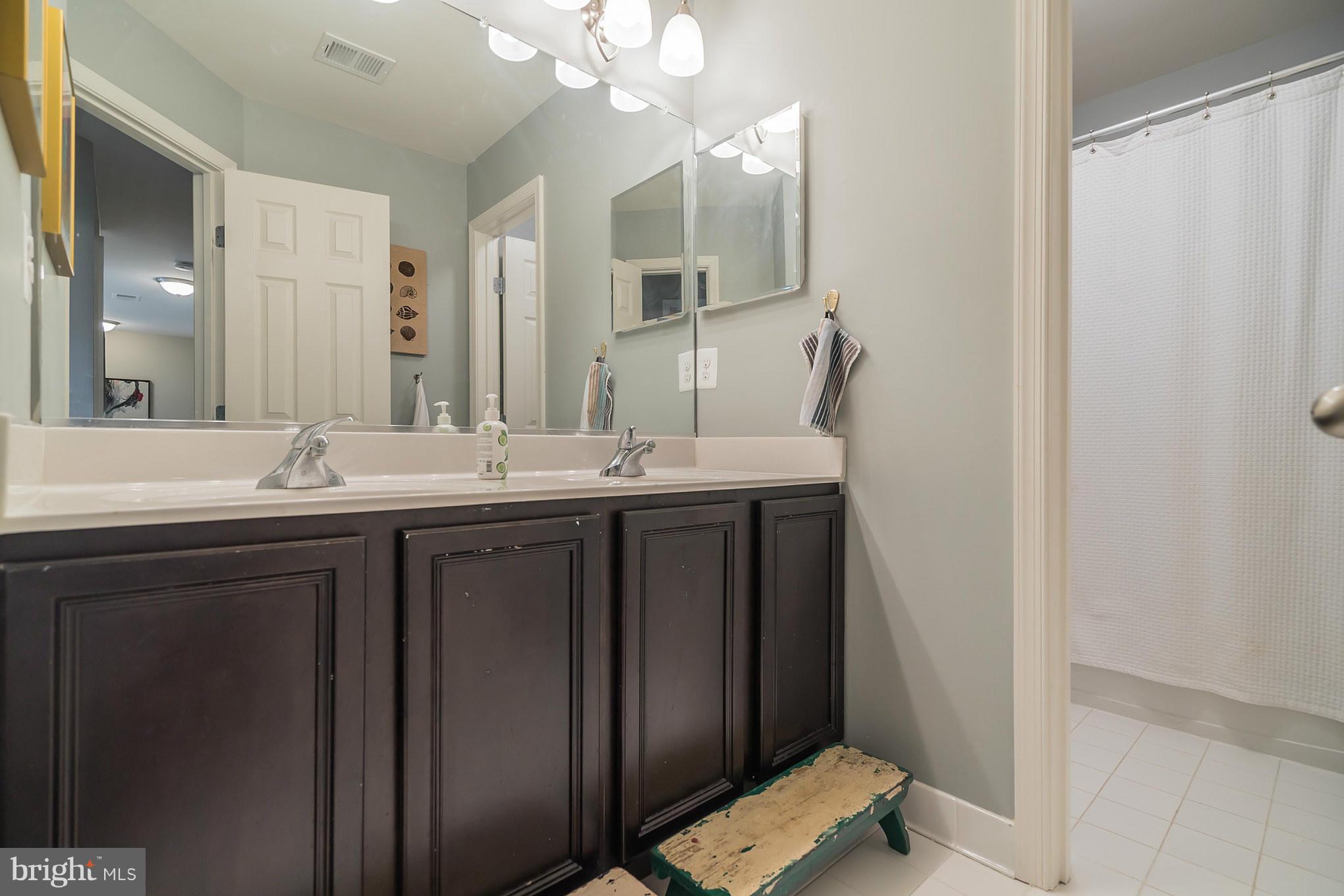 ROUND HILL - Residential