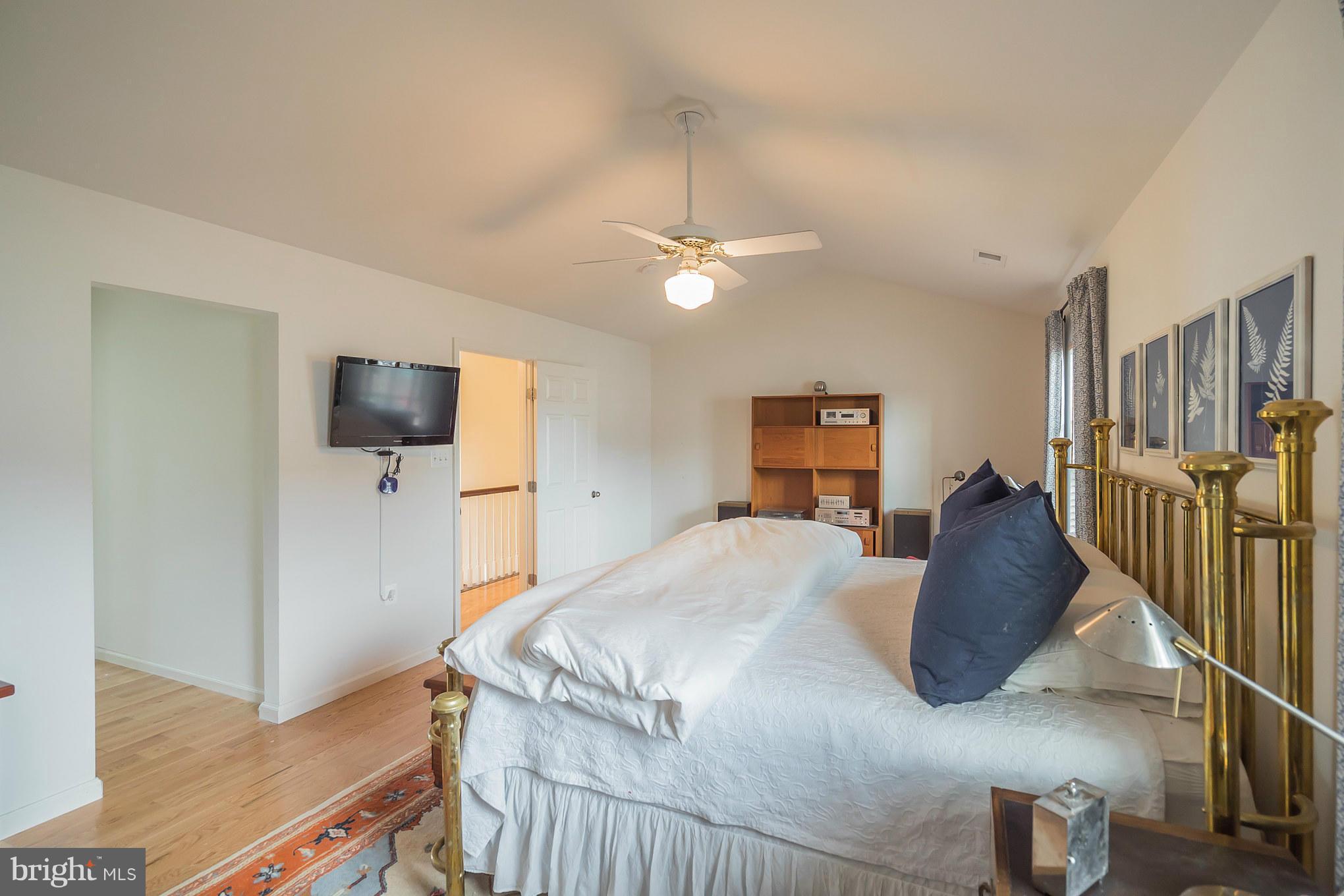 ROUND HILL - Residential