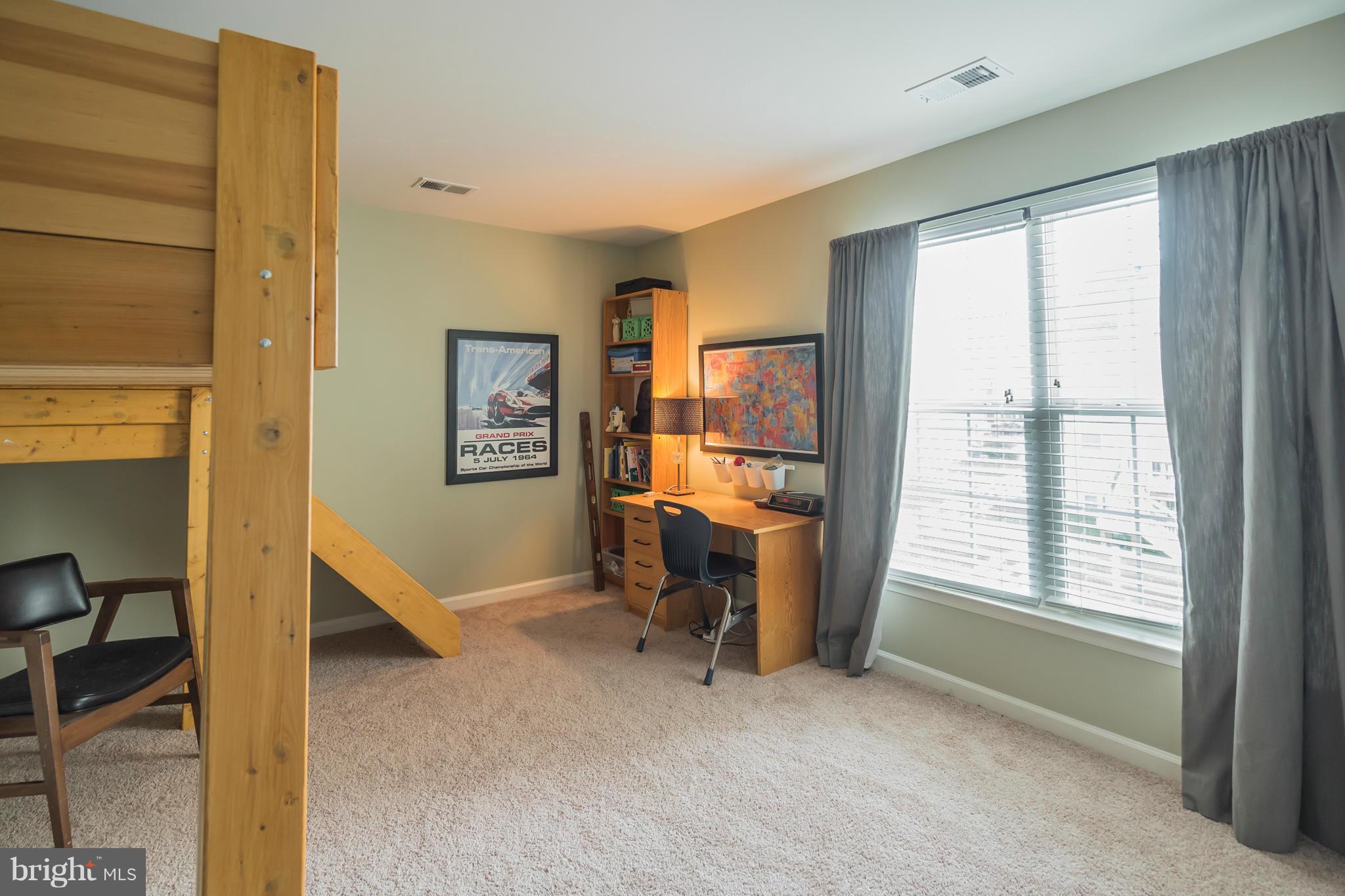 ROUND HILL - Residential