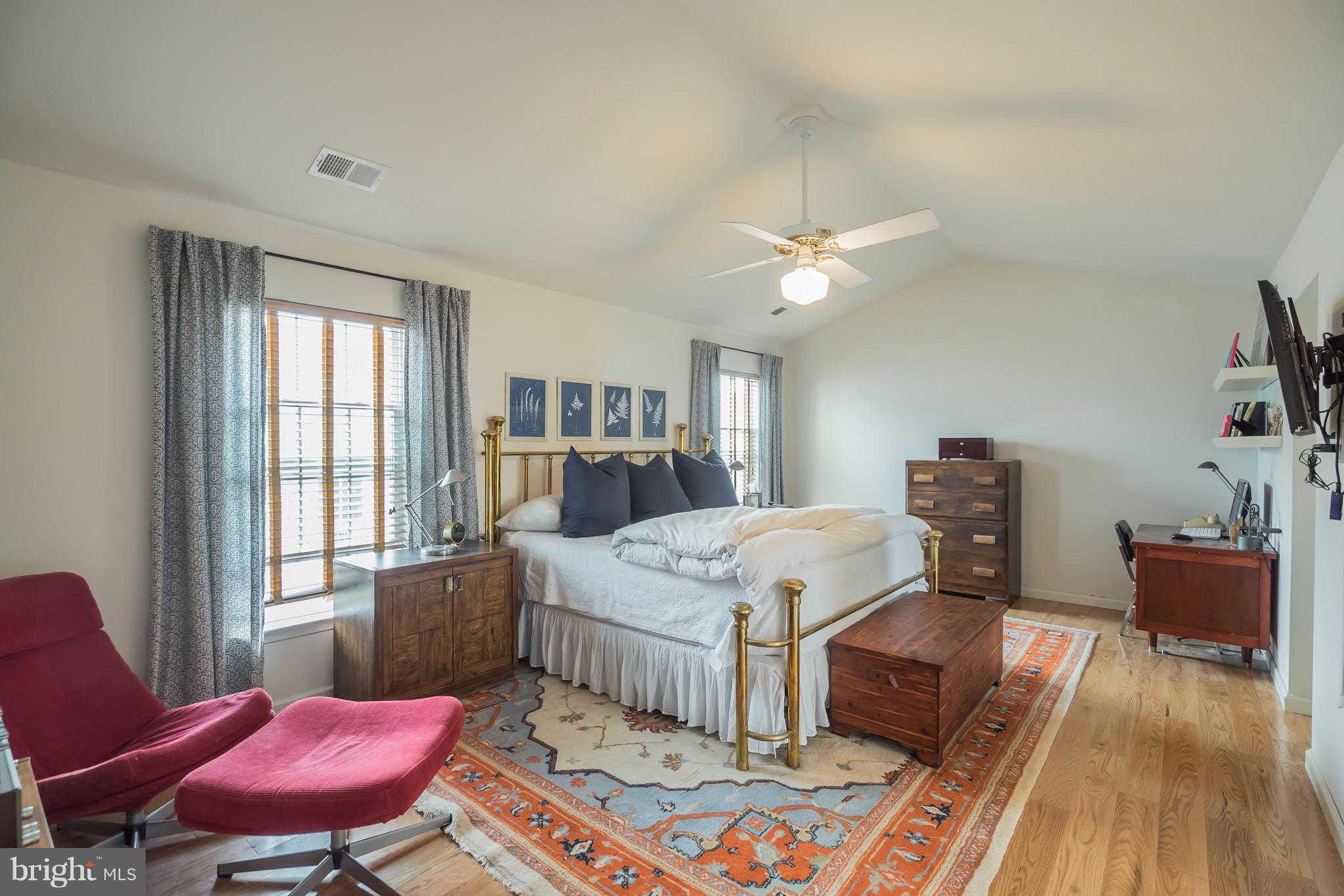 ROUND HILL - Residential